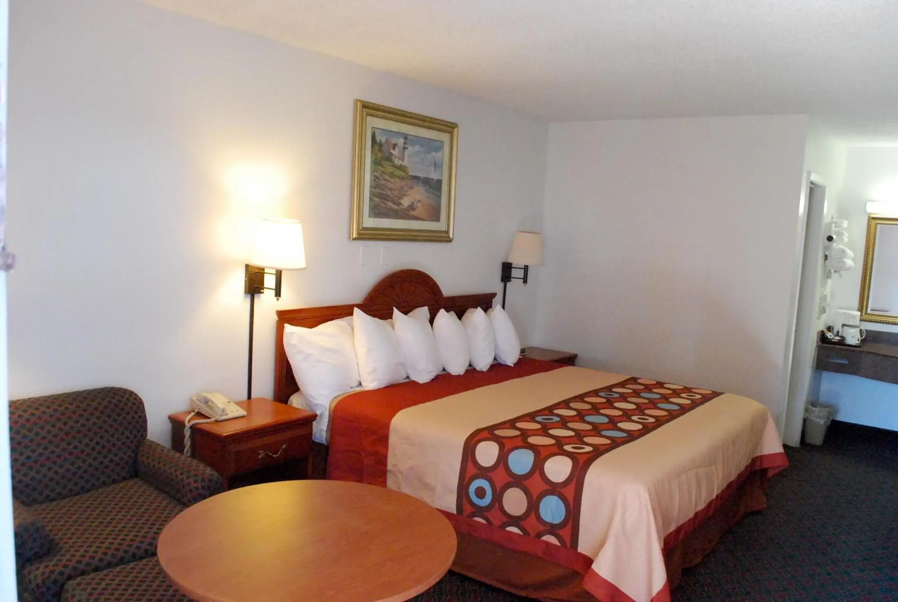 King Suite - Non-Smoking in Super 8 by Wyndham Eastland King Suite - Non-Smoking in Super 8 by Wyndham Eastland