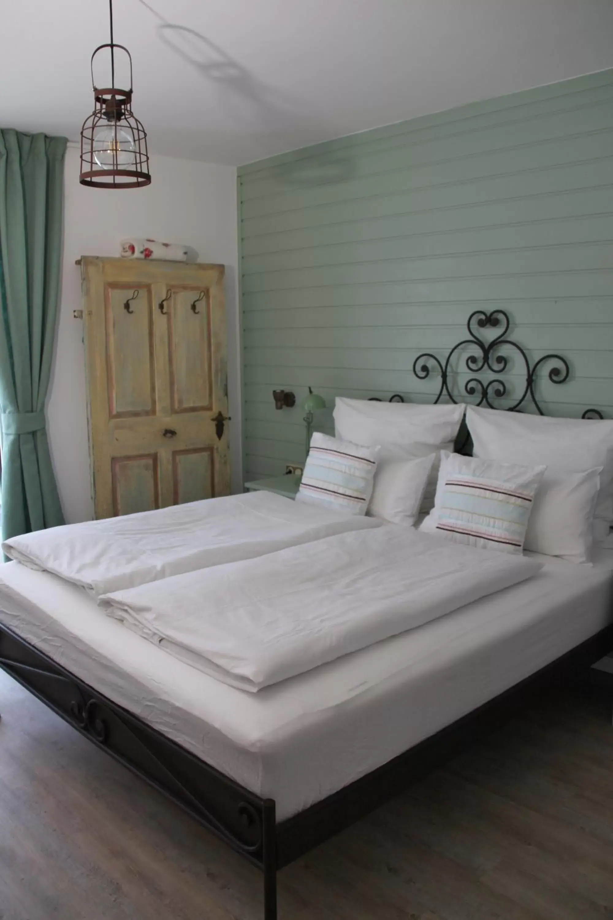 Standard Double Room in Weinhotel Oechsle & Brix Standard Double Room in Weinhotel Oechsle & Brix