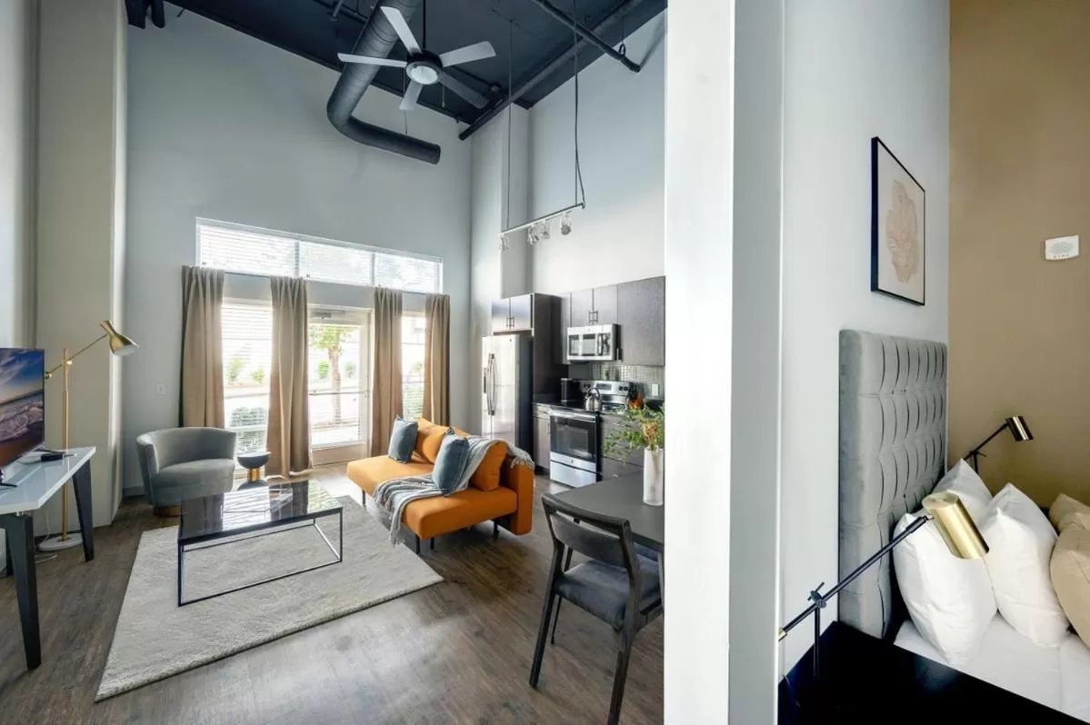 Living room in Placemakr Music Row - Vanderbilt