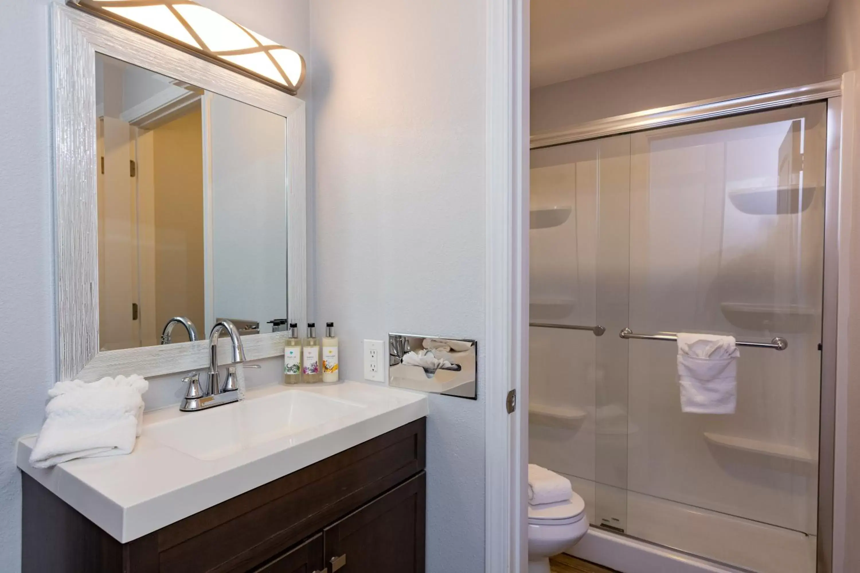 Superior Two Queen Beds (modern & remodeled) in RiverWalk Inn Superior Two Queen Beds (modern & remodeled) in RiverWalk Inn