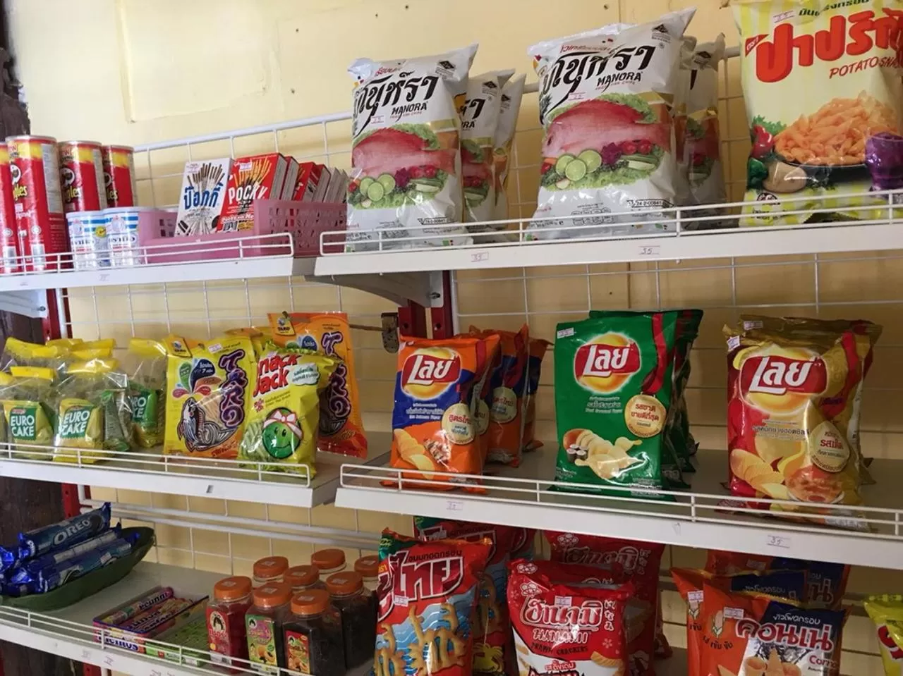 On-site shops in Koh Ngai Resort