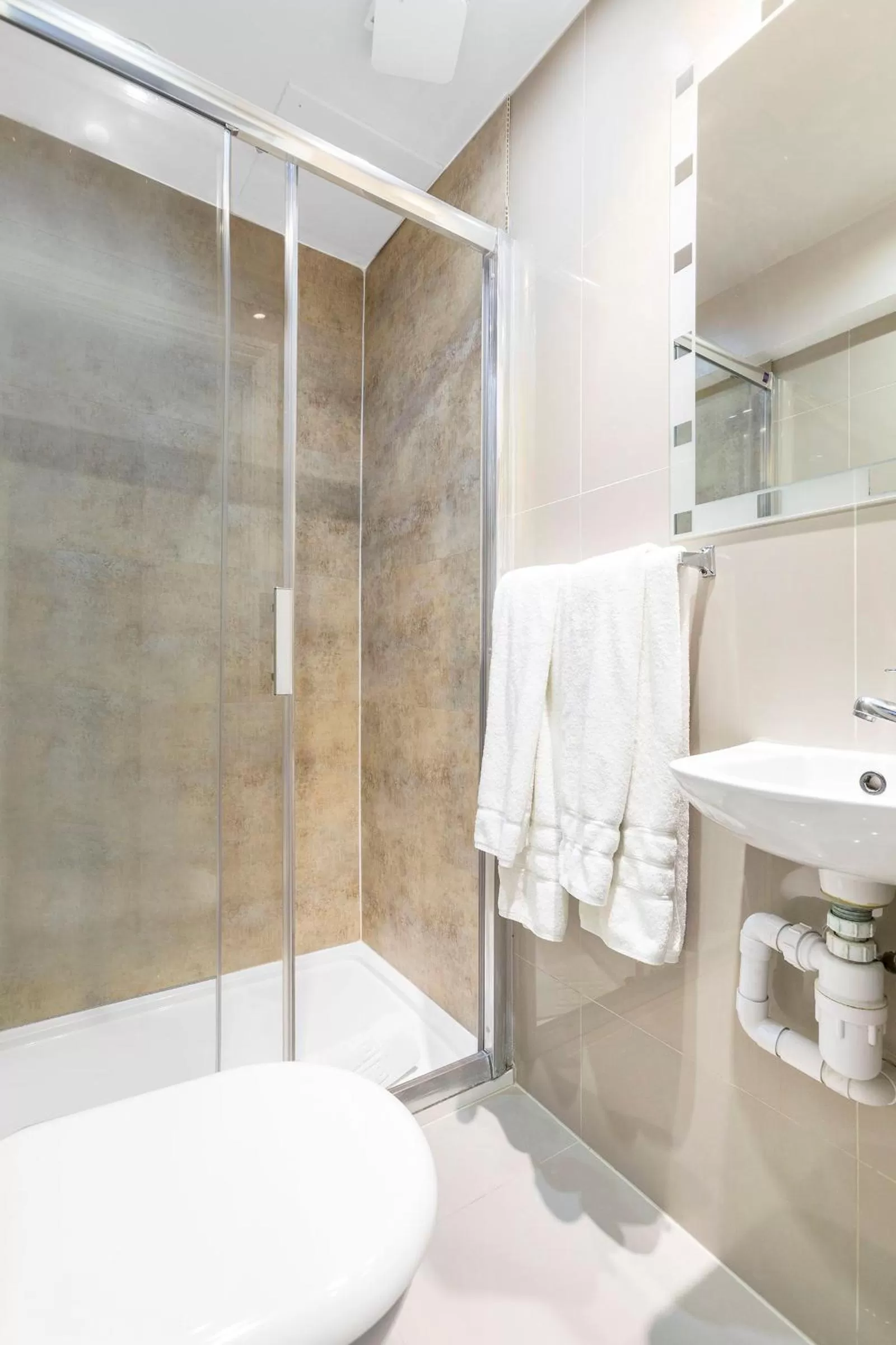 Bathroom in Hotel Shepherds Bush London