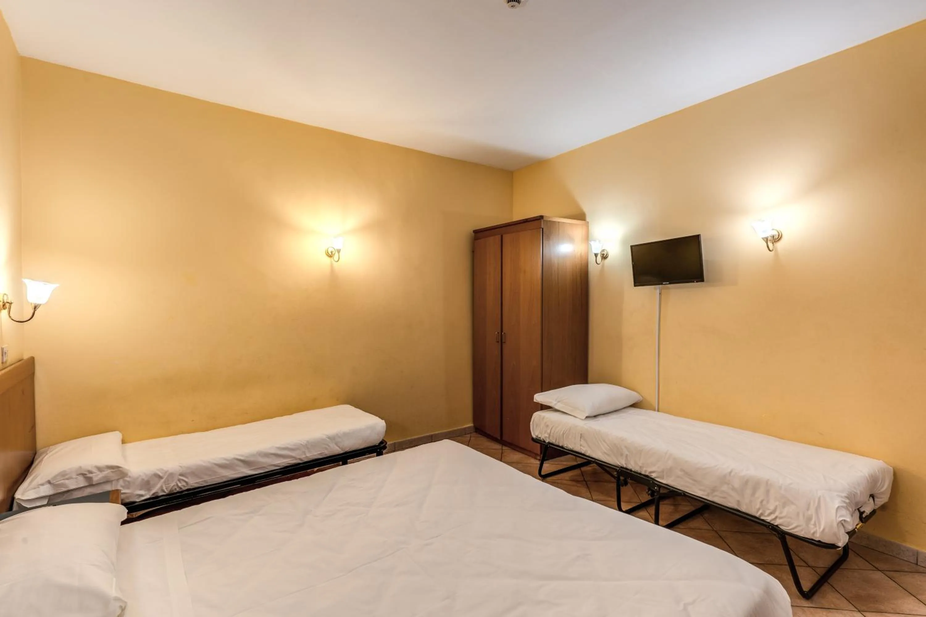 Photo of the whole room in Hotel Pomezia