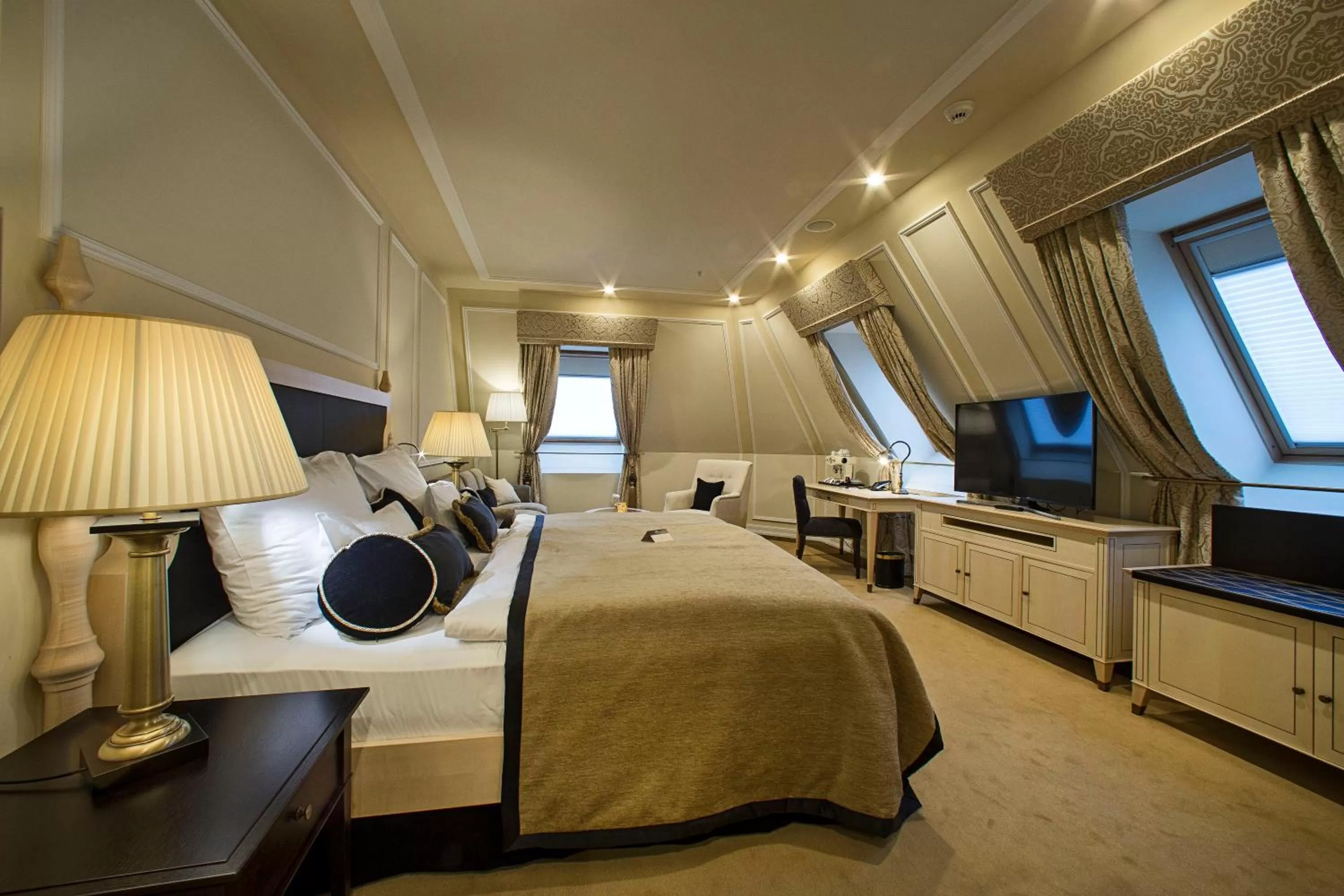 Bedroom, Bed in Wilson Palace by LOFT