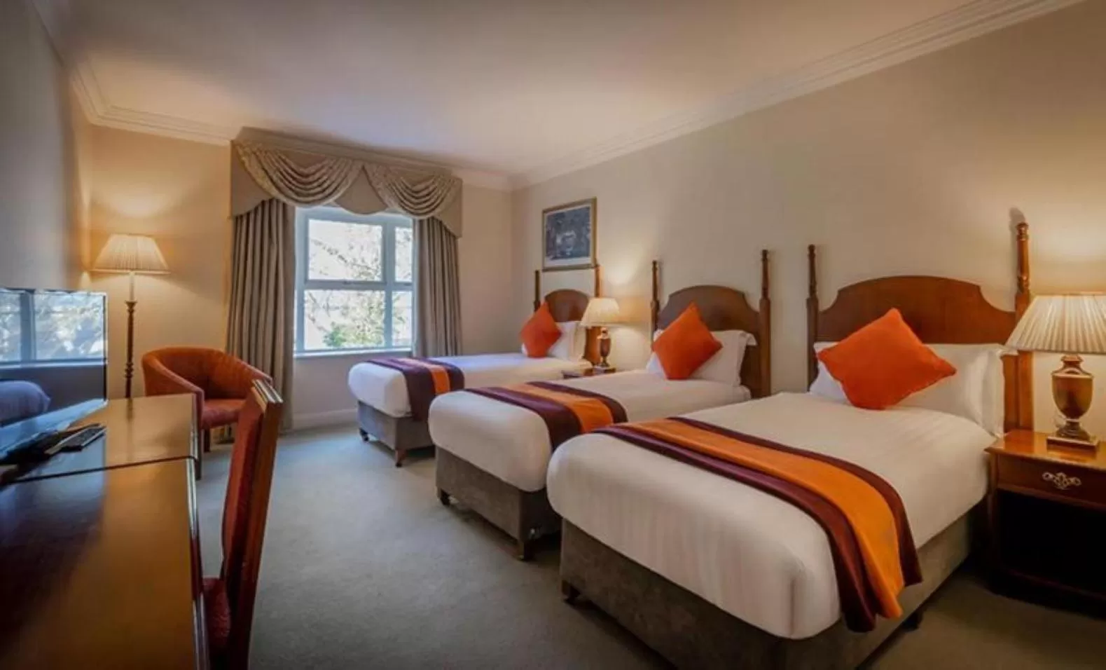 Photo of the whole room, Bed in Hotel Woodstock Ennis