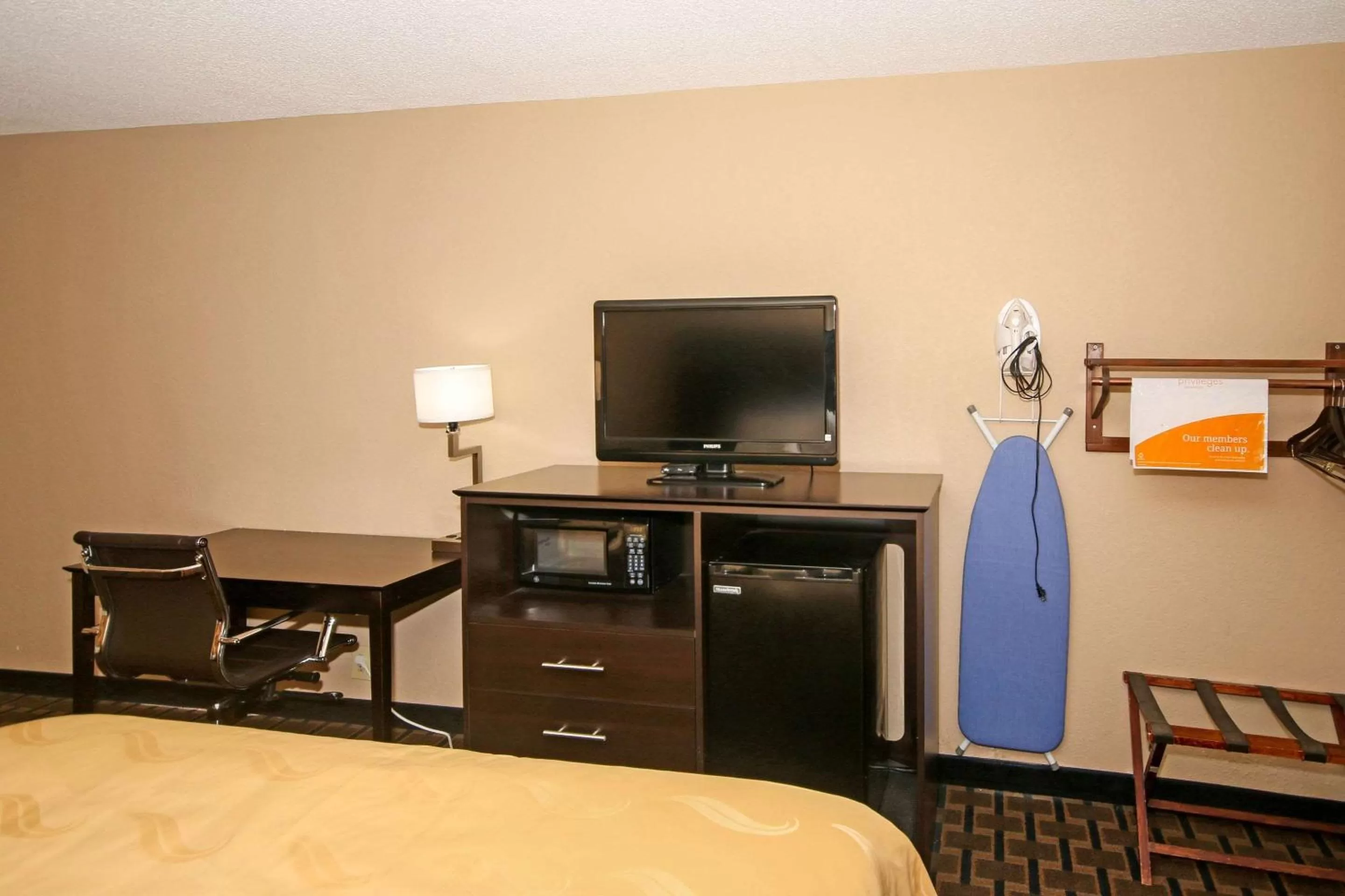 Photo of the whole room, Bed in Quality Inn Clinton - Laurens I-26
