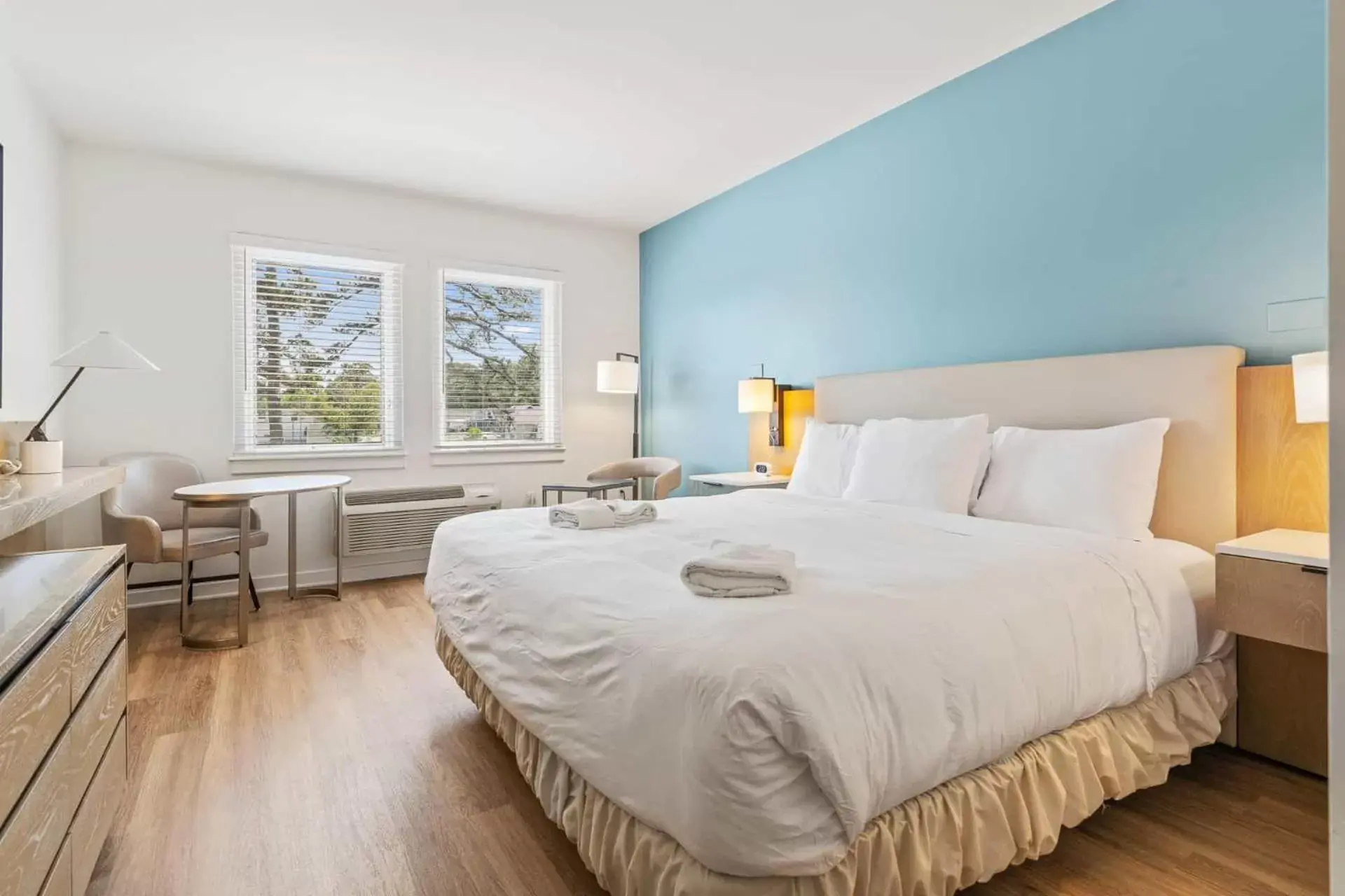 Junior Suite in Hotel Manteo, Trademark Collection by Wyndham Junior Suite in Hotel Manteo, Trademark Collection by Wyndham