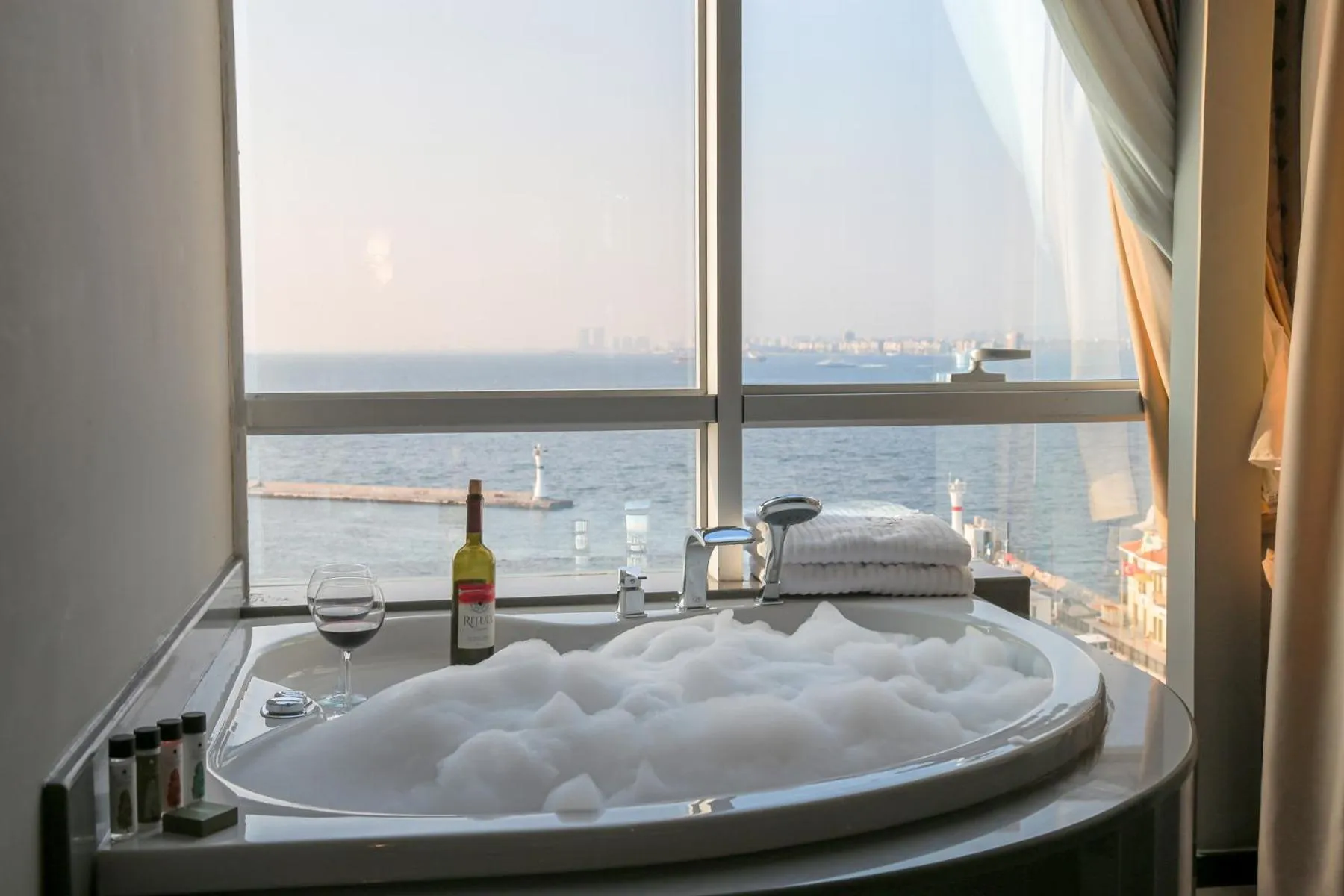 Bed in Pasaport Pier Hotel