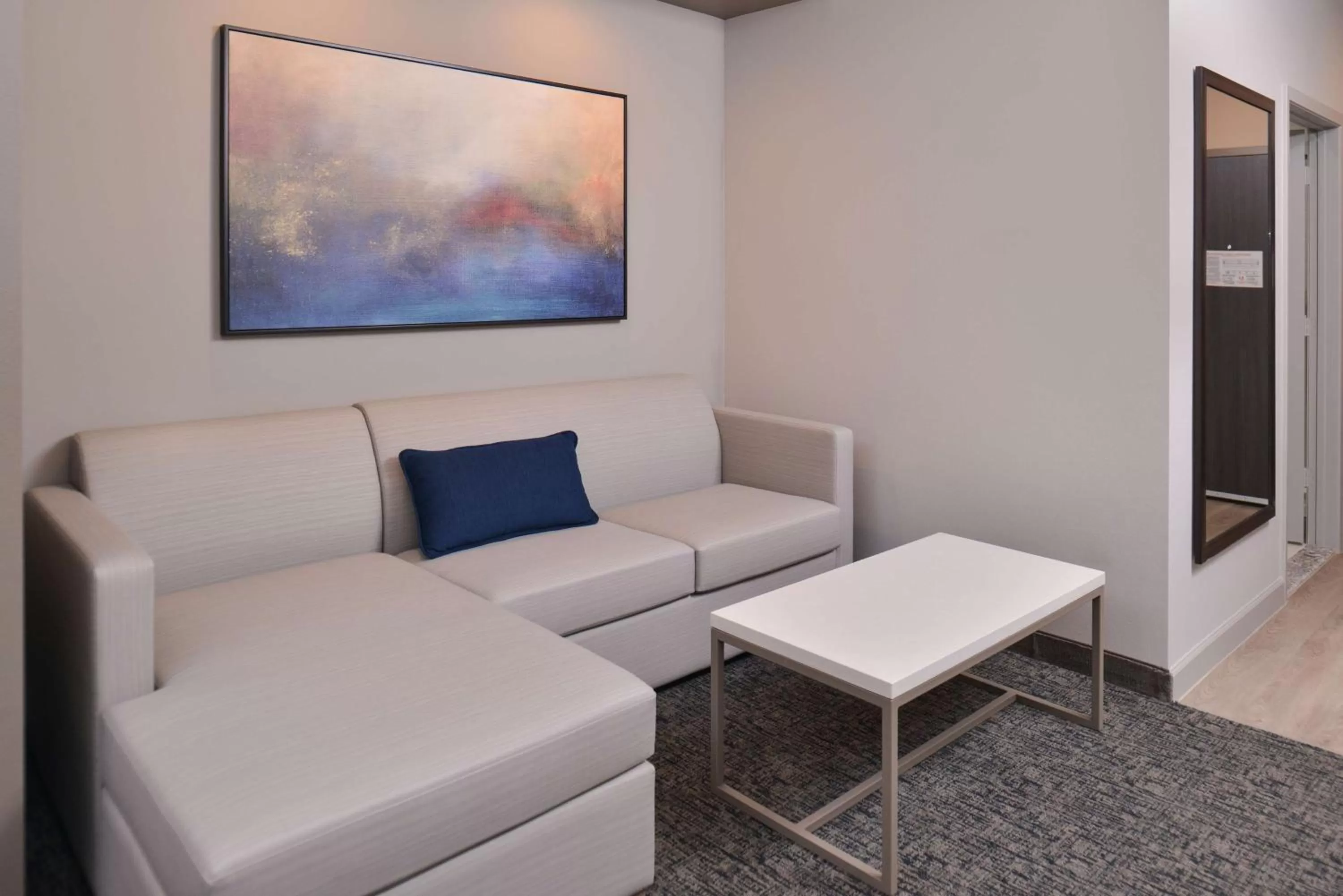 Photo of the whole room, Lounge/Bar in Best Western Premier Energy Corridor