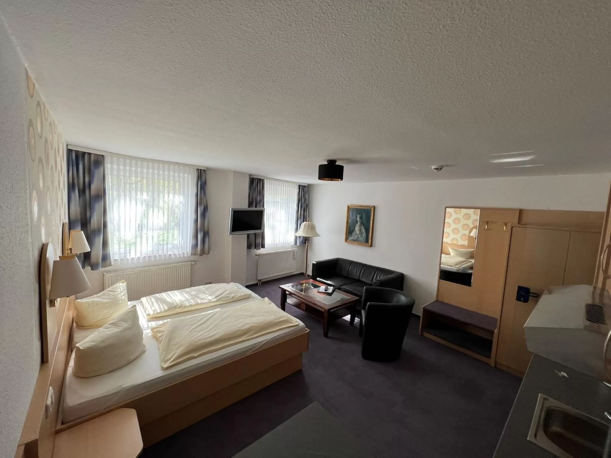 Bed in Zeitwohnen Wolfsburg, ehemals Hotel am Klieversberg ein Unternehmen der Micha'S Hotelbetriebe