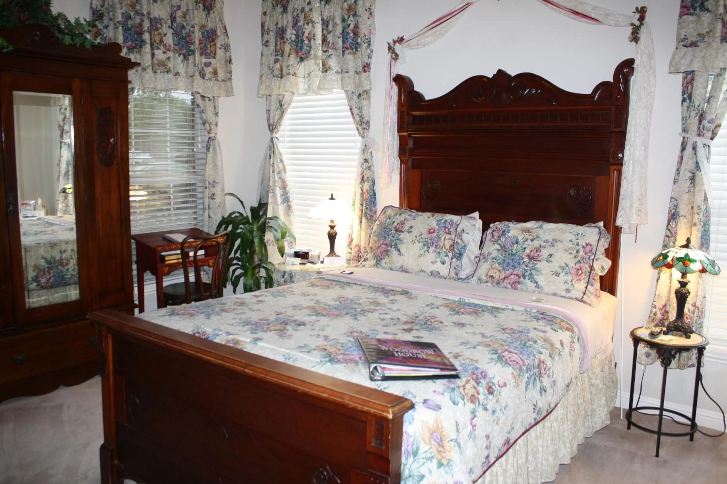 Decorative detail, Bed in Woodrow House Bed & Breakfast