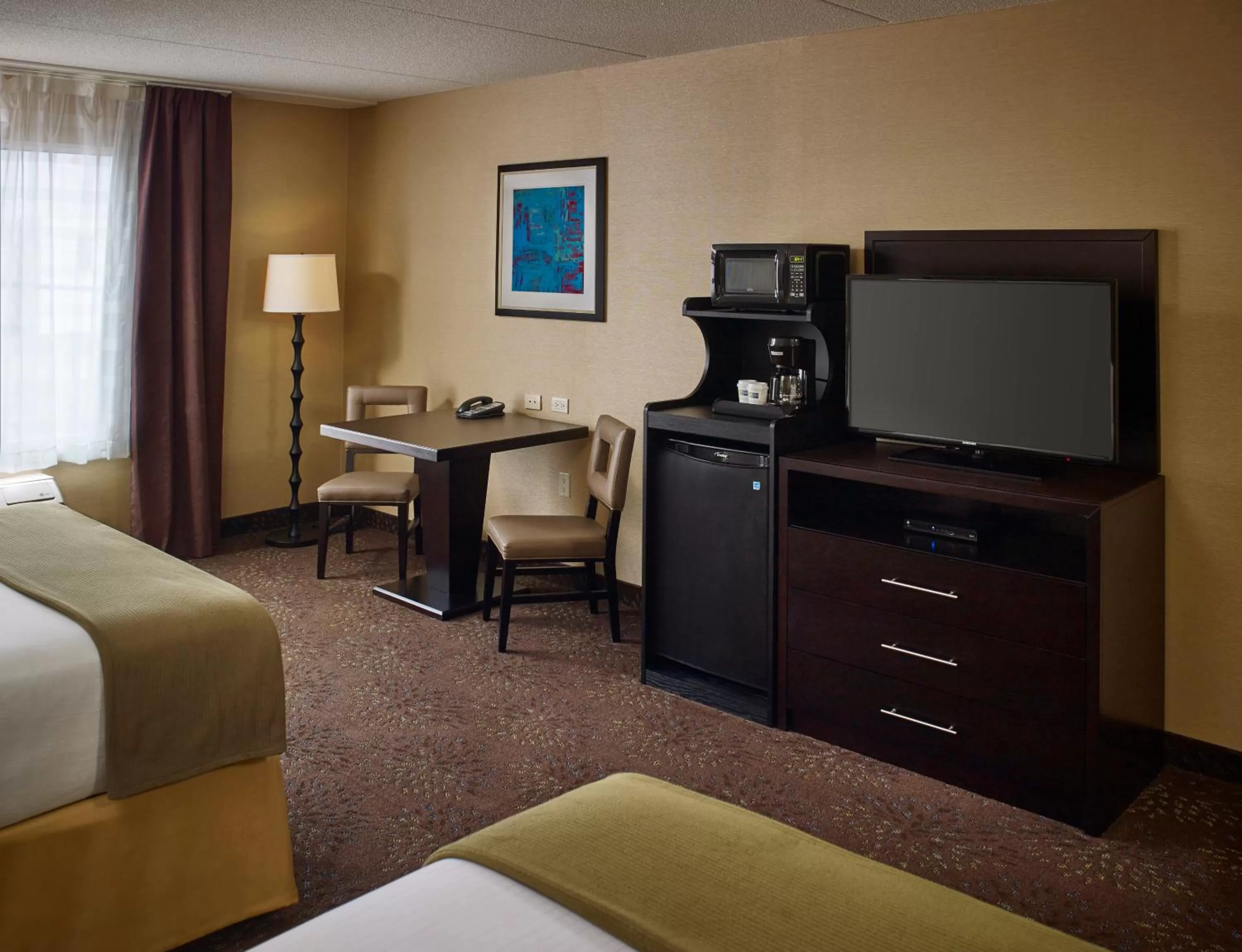 Photo of the whole room, Bed in Holiday Inn Express & Suites Timmins by IHG