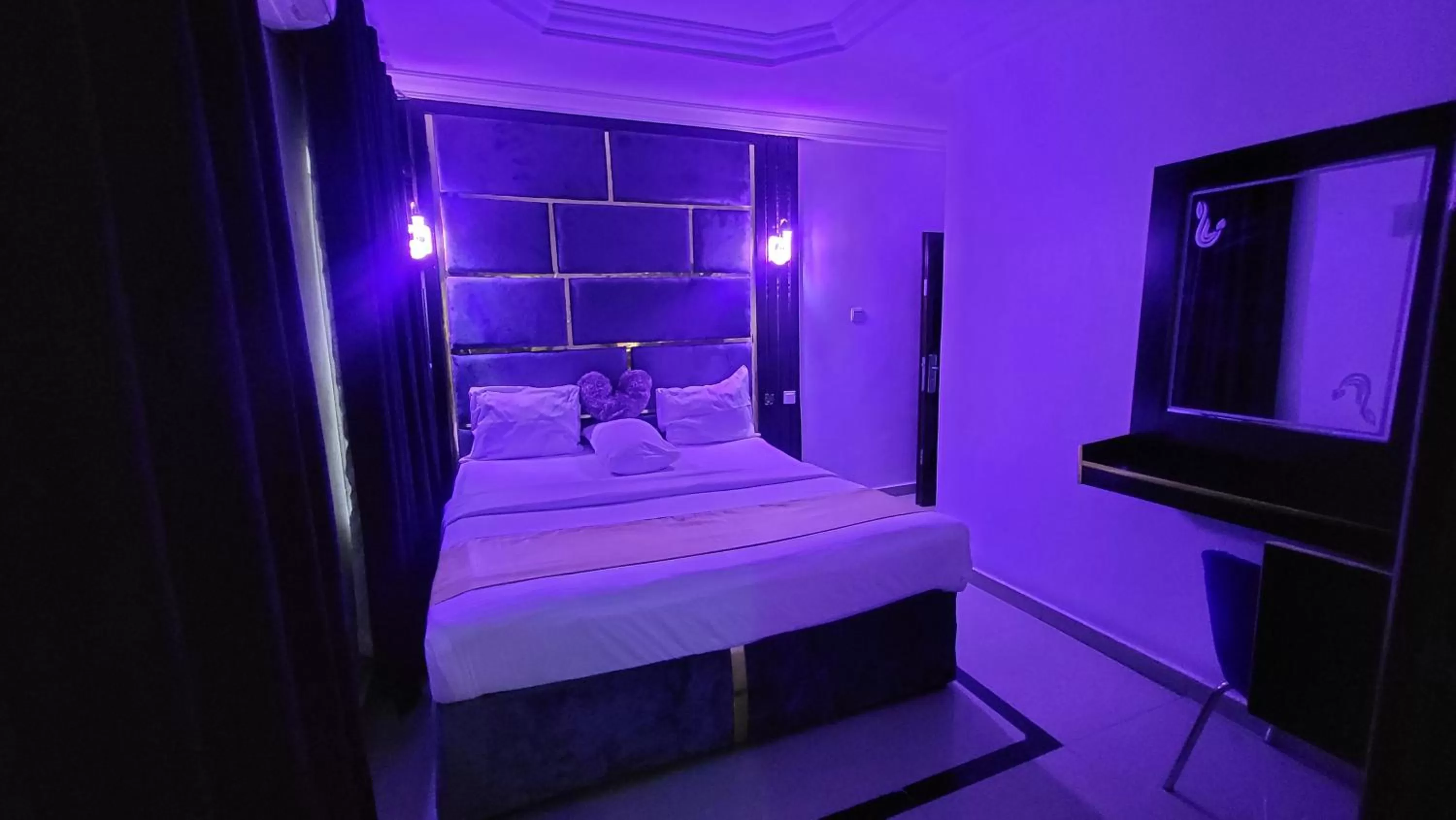 Bed in Palazzo Apartments