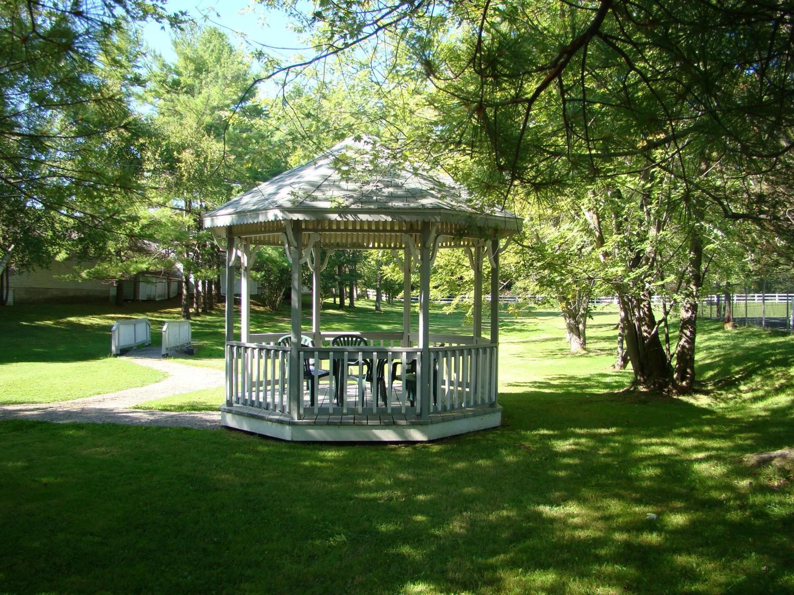 Garden in Colonial Resort-1000Islands