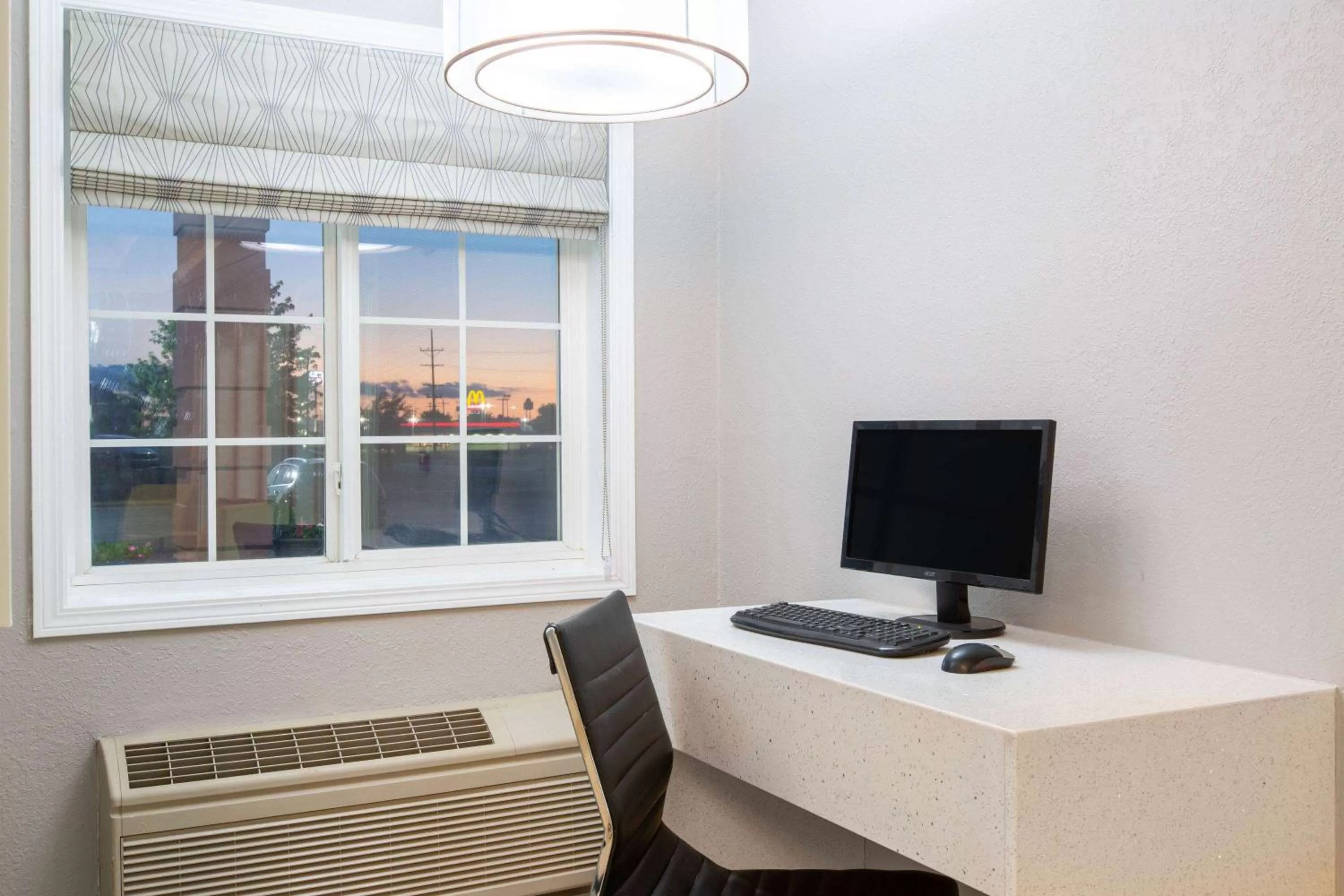 Business facilities in Super 8 by Wyndham Ottawa