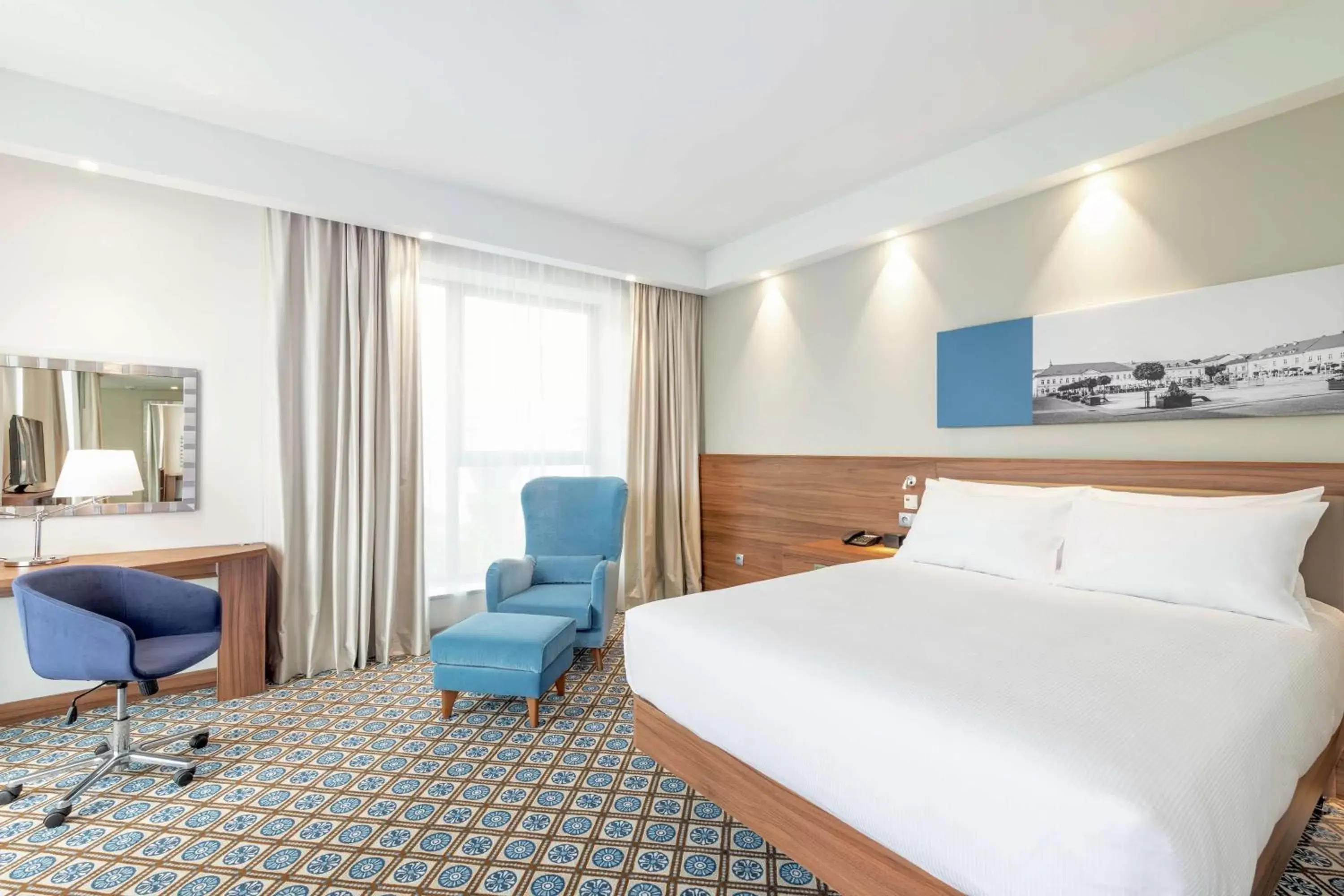 Queen Room in Hampton by Hilton Oswiecim Queen Room in Hampton by Hilton Oswiecim
