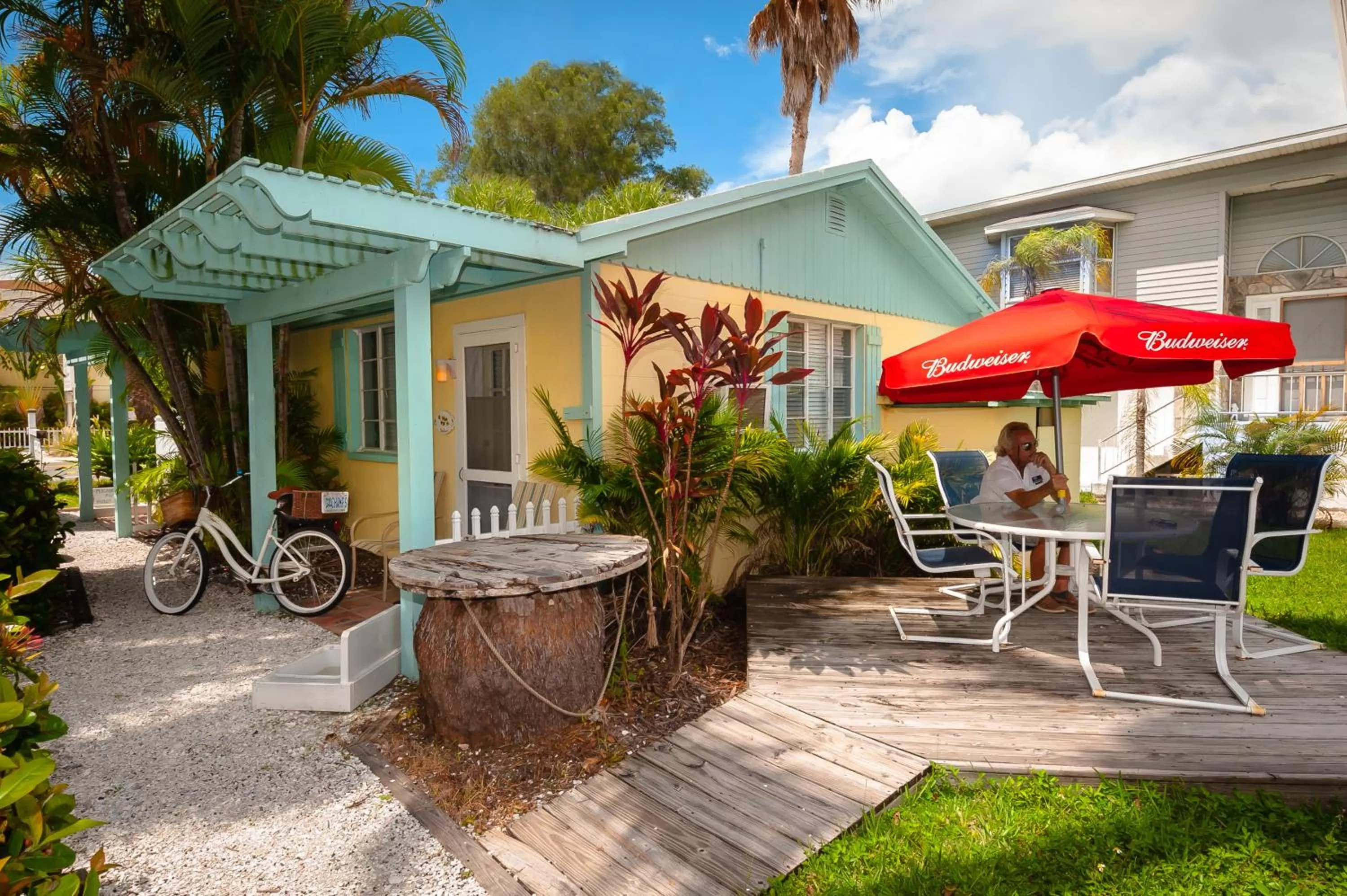 Patio in Cedar Cove Resort & Cottages
