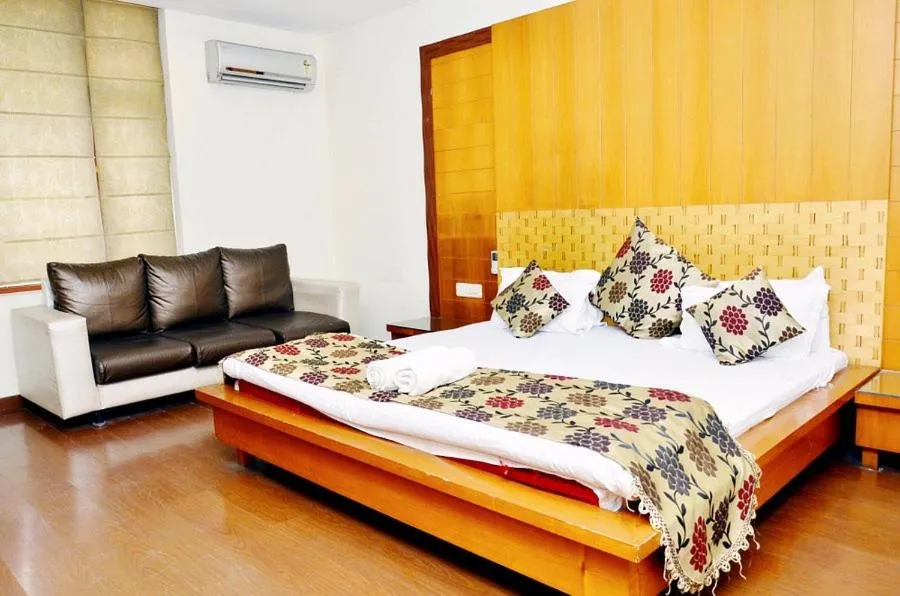 Bed in Hotel Mandakini Plaza