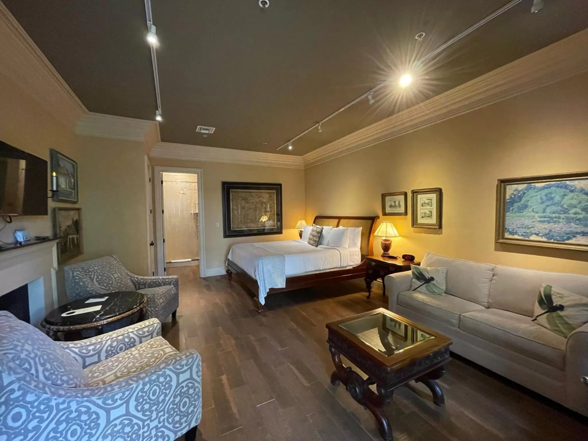 Photo of the whole room, Bed in The Inn at Houmas House Estate