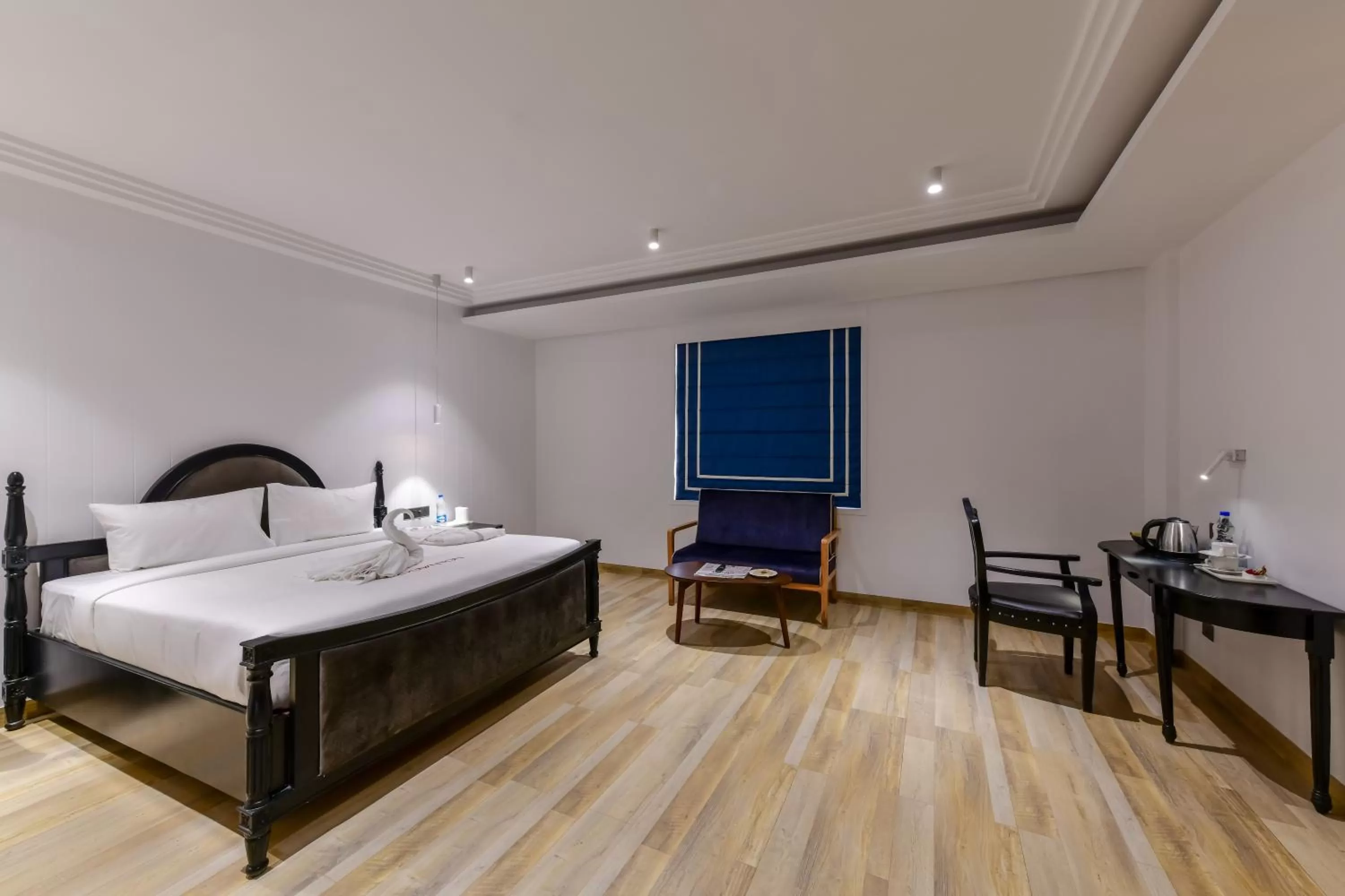 Bedroom, Bed in The Downton Hotel