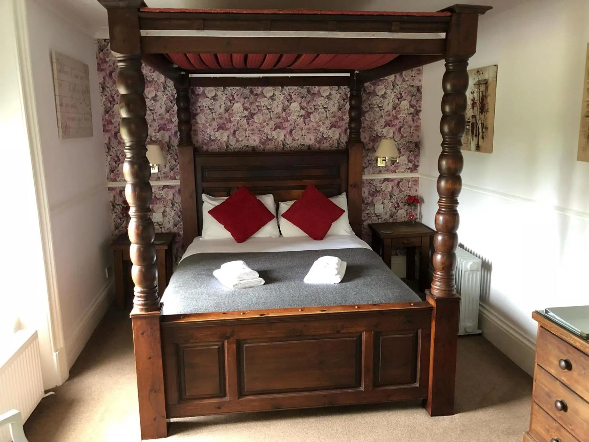 Property building, Bed in Gomersal Lodge Hotel