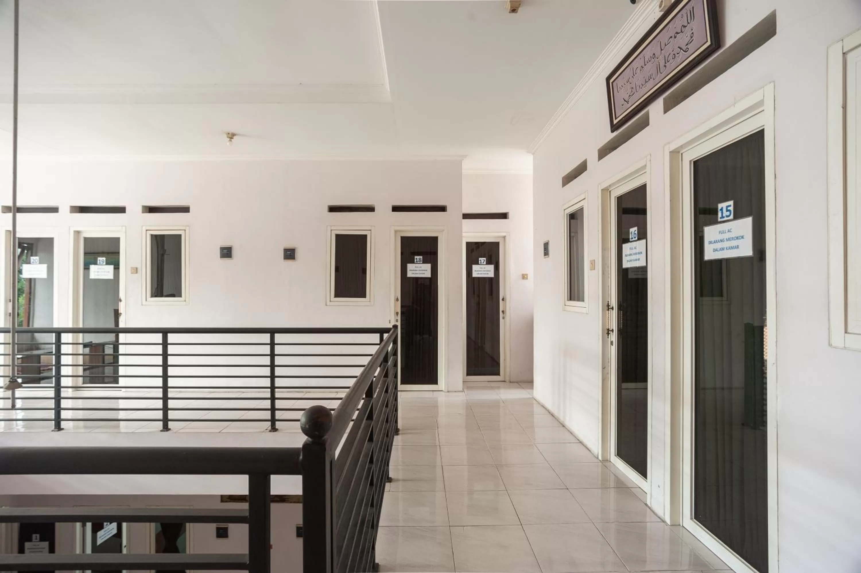 Property building in RedDoorz Syariah near PGC Cililitan