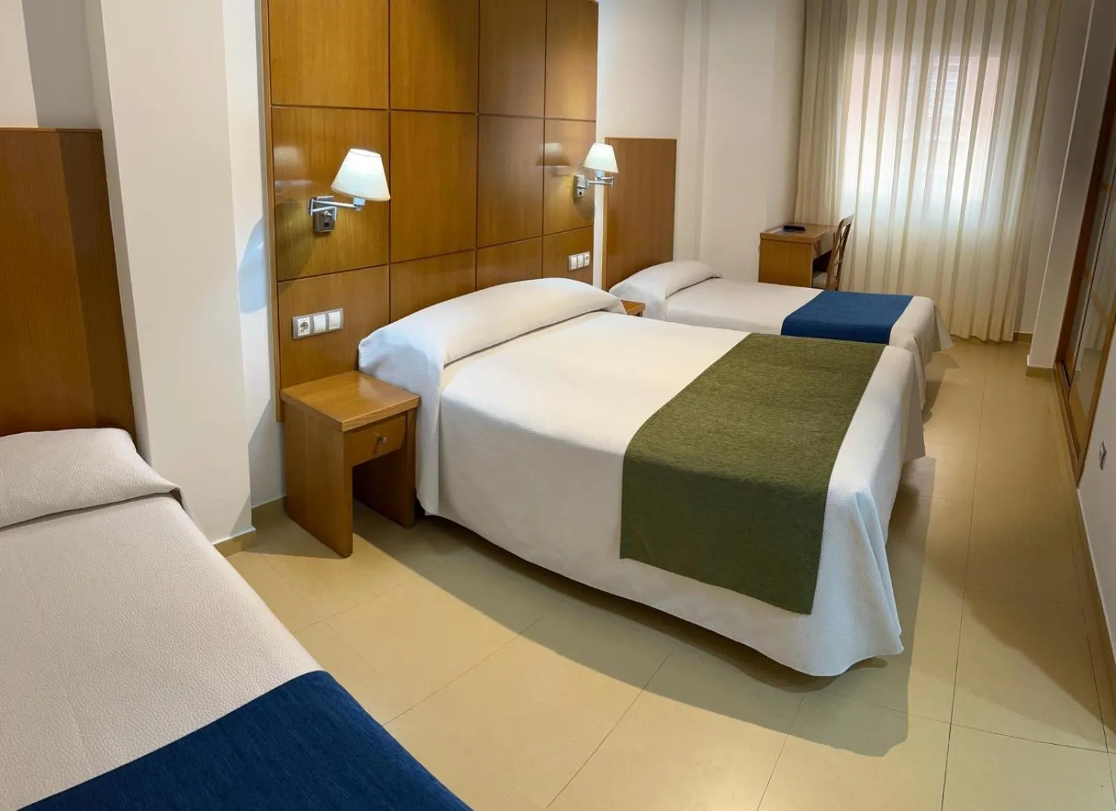 Bed in Hotel Tio Pepe