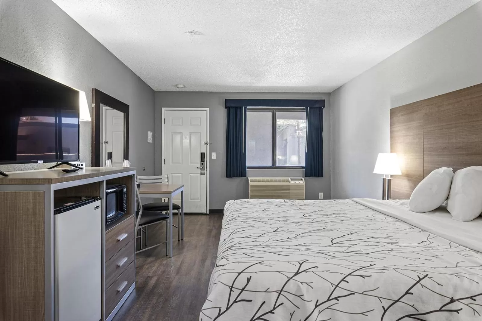 Photo of the whole room, Bed in GreenTree Inn Prescott Valley
