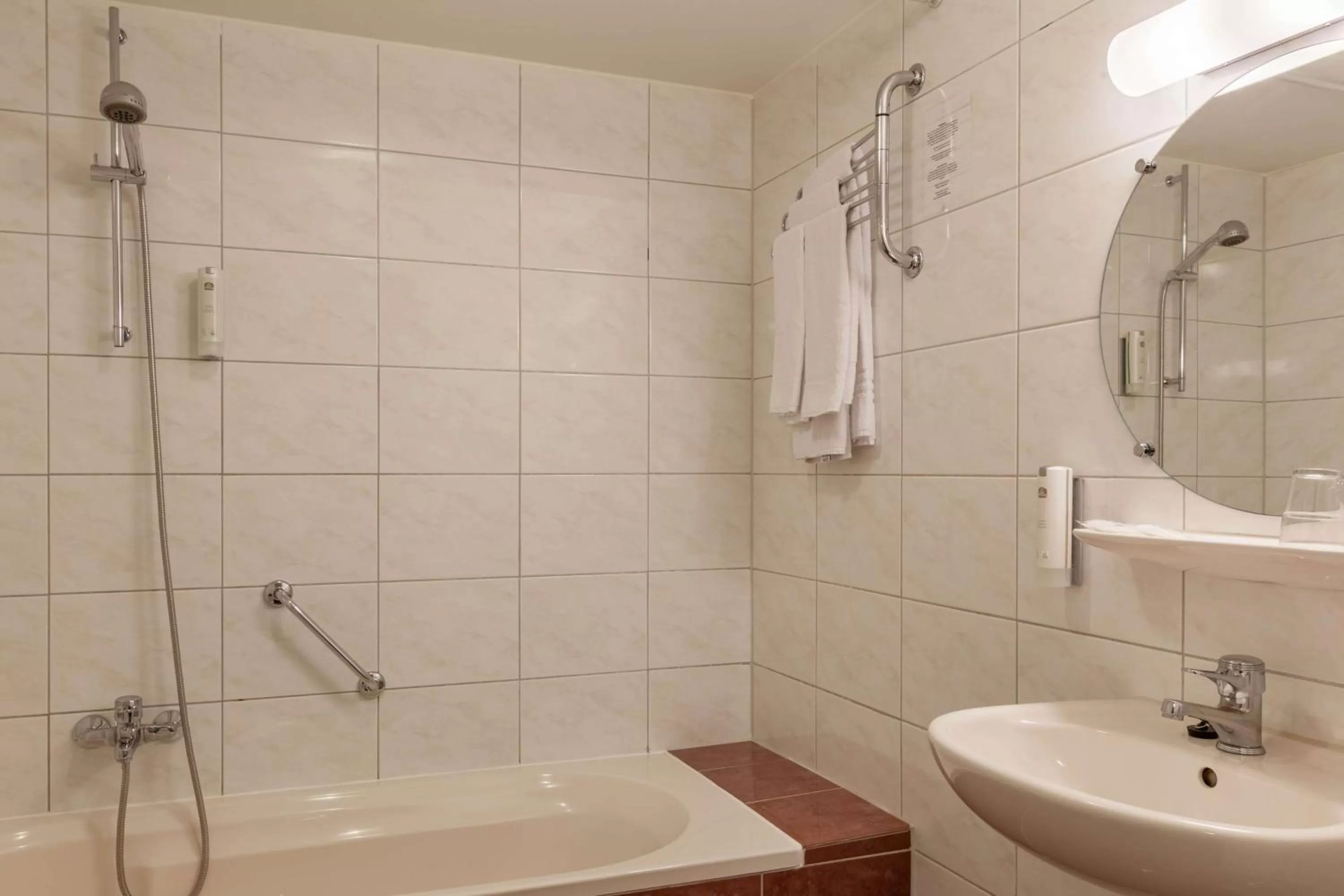 Photo of the whole room in Amsterdam Hotel Uithoorn