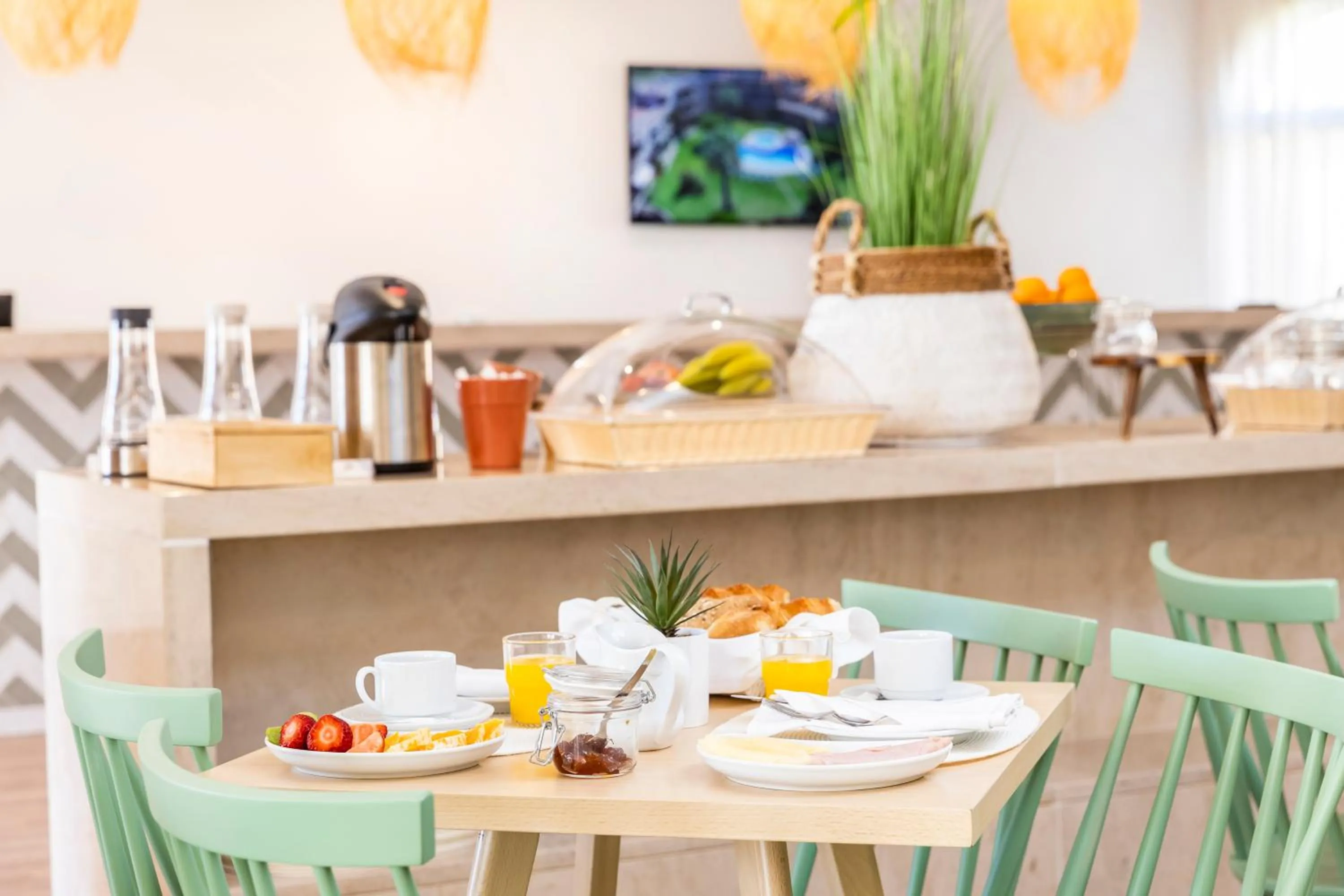 Restaurant/places to eat in Clube Maria Luisa