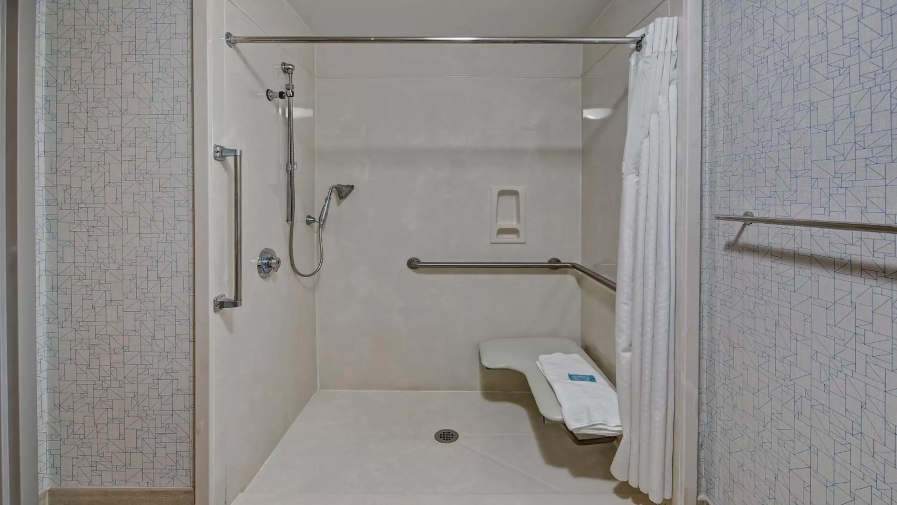 Standard King Room with Roll-In Shower - Mobility Access in Holiday Inn Express Hotel & Suites London by IHG Standard King Room with Roll-In Shower - Mobility Access in Holiday Inn Express Hotel & Suites London by IHG