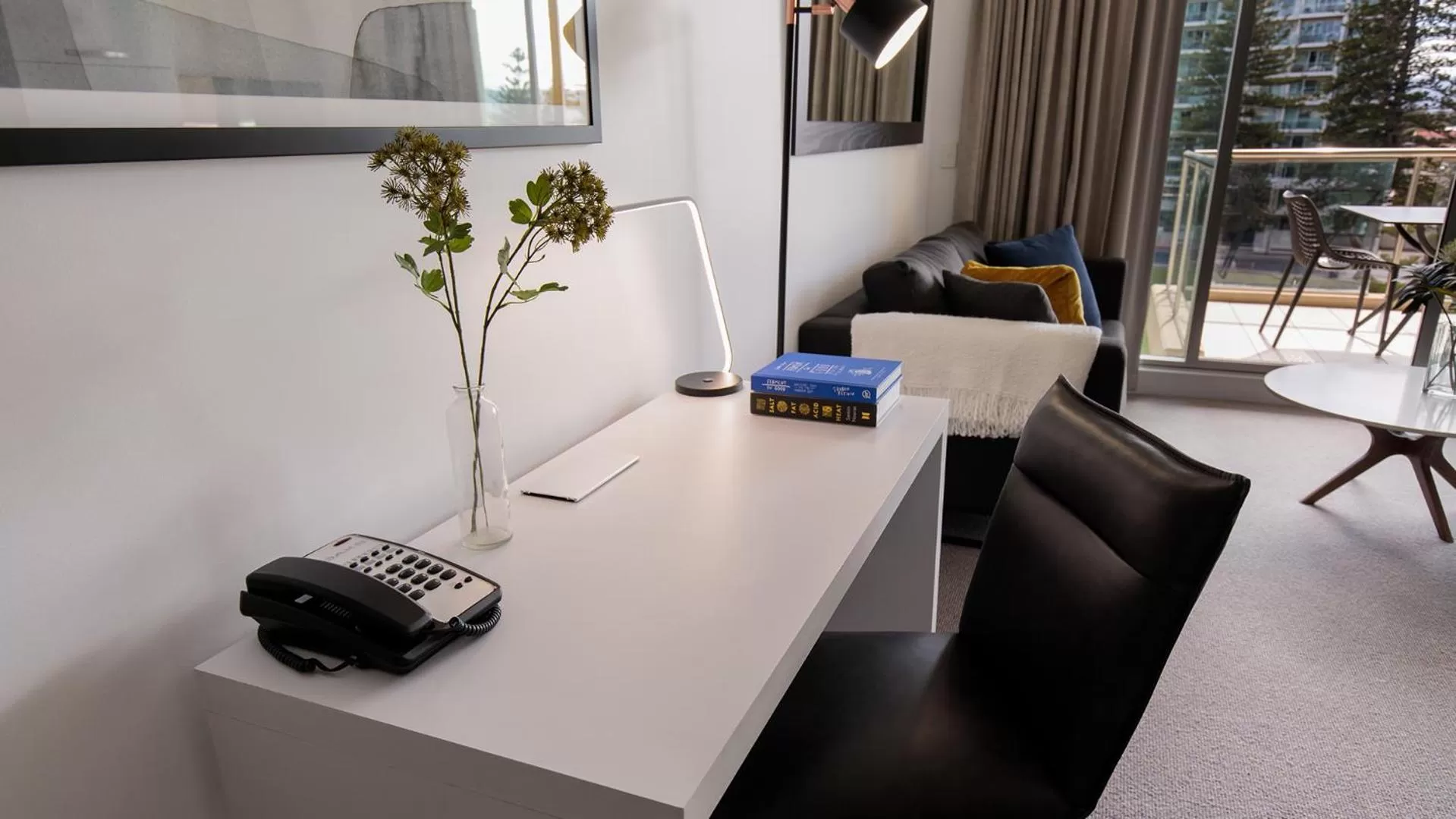 Area and facilities in Oaks Glenelg Plaza Pier Suites