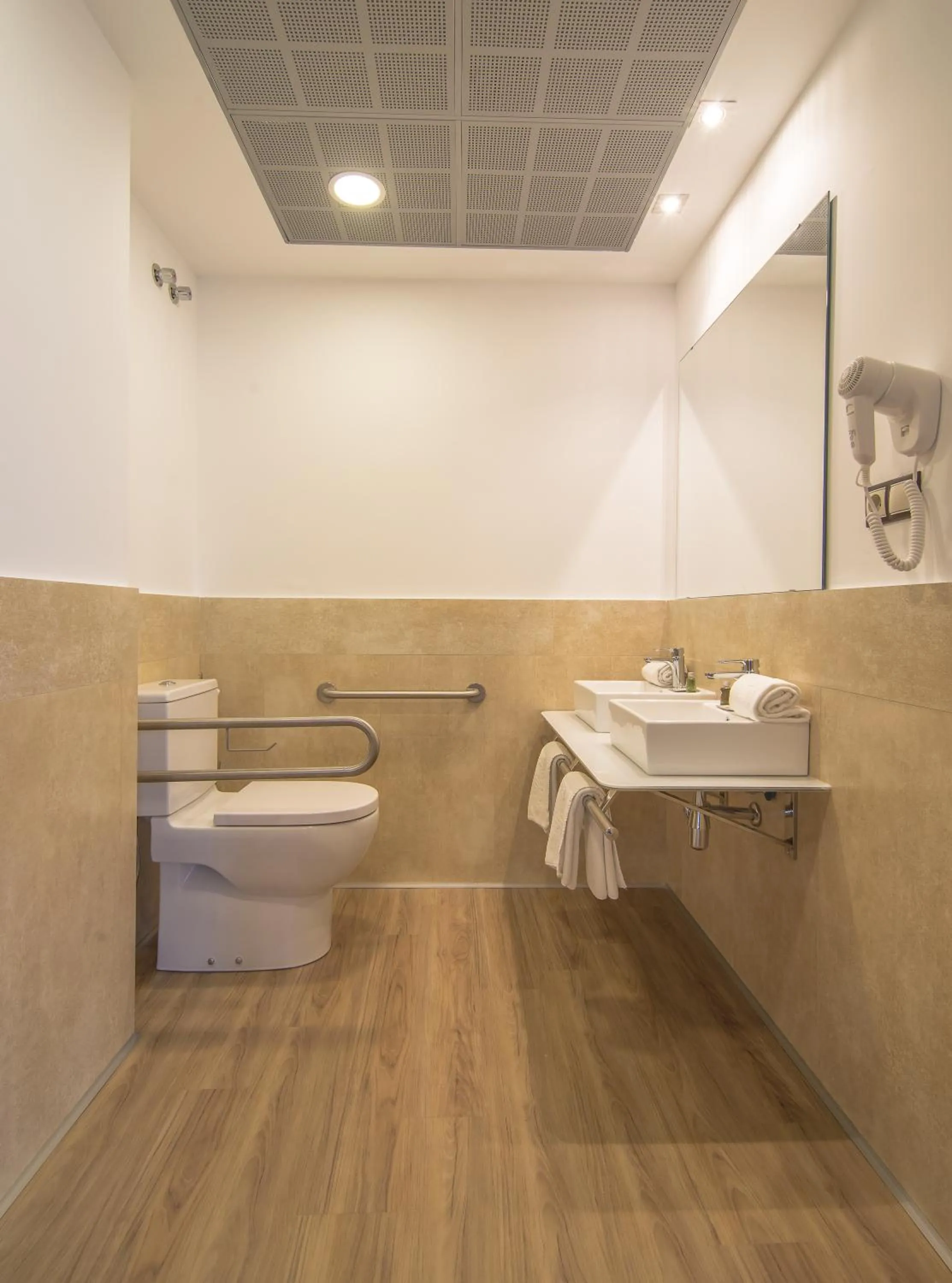 Bathroom in La Lonja