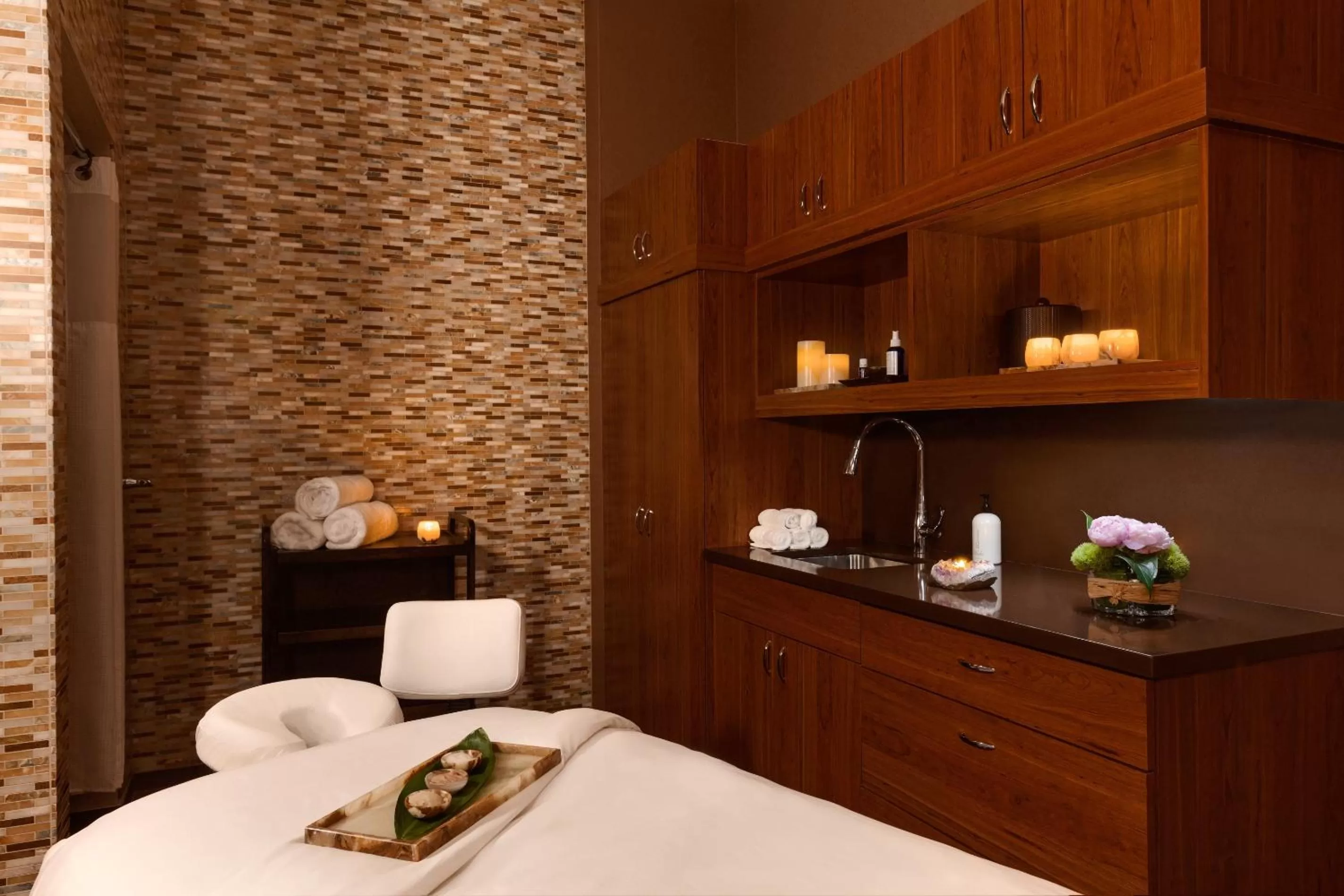 Spa and wellness centre/facilities, Bed in Fairmont Kea Lani, Maui
