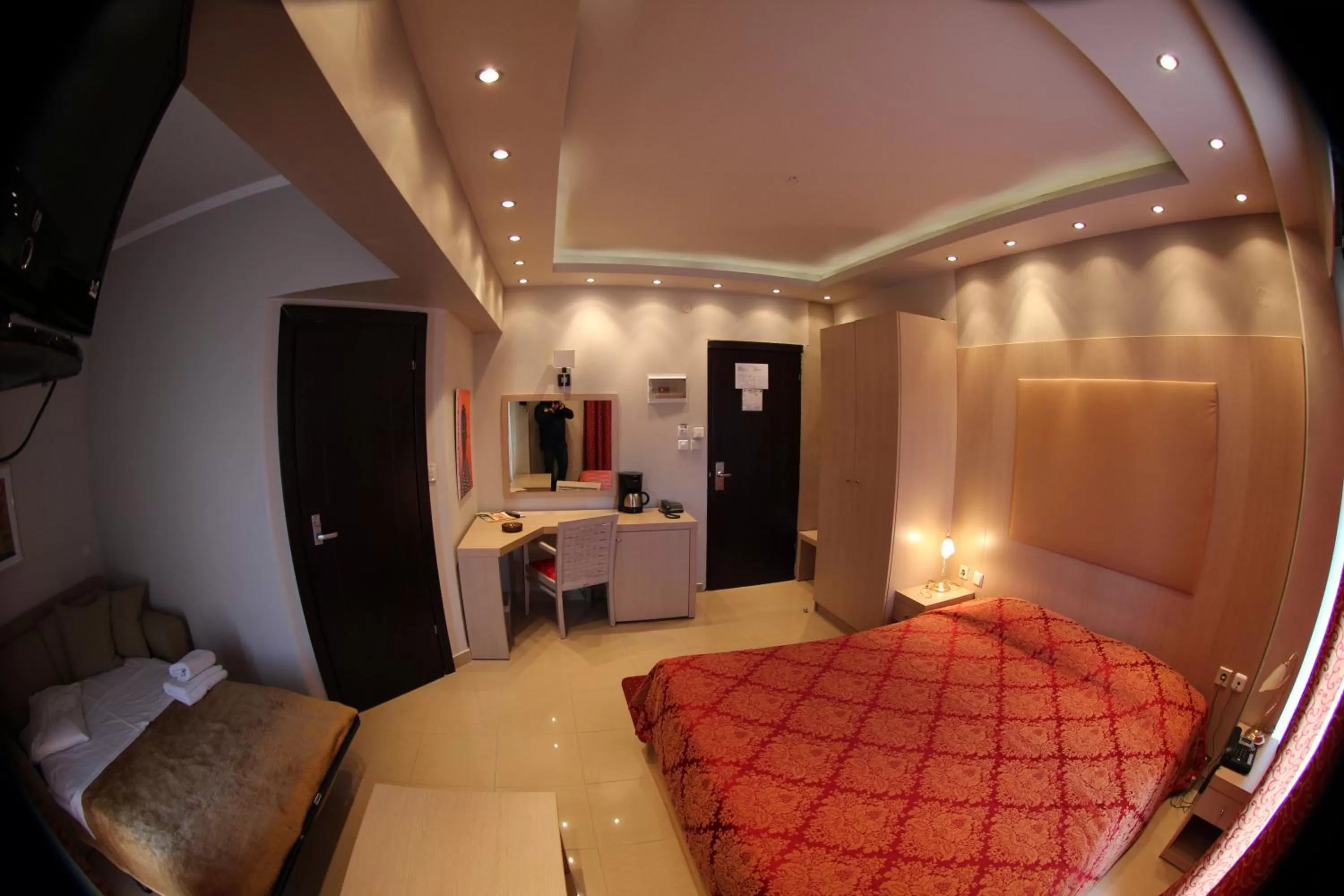 Photo of the whole room, Bed in Four Seasons Hotel