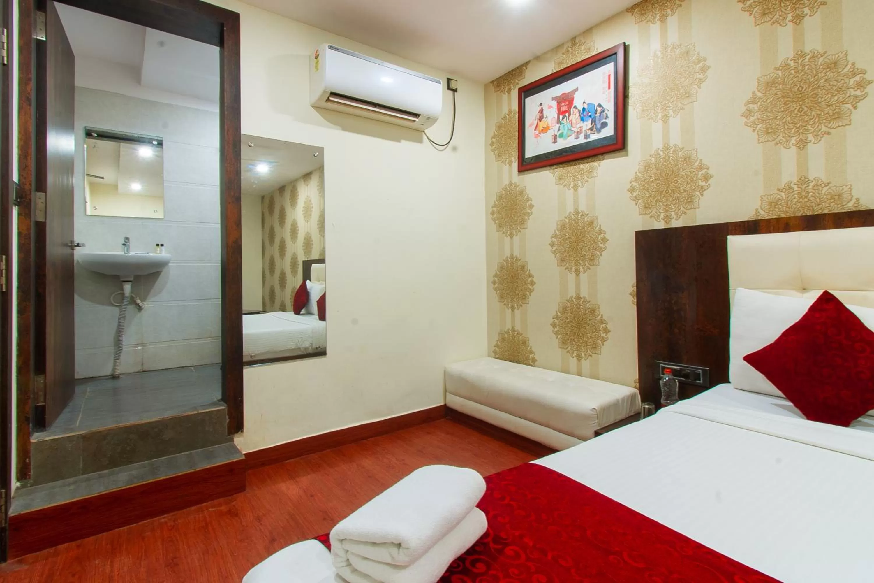 Bedroom, Bed in Vinayak Bhavan By Vinayak Hotels