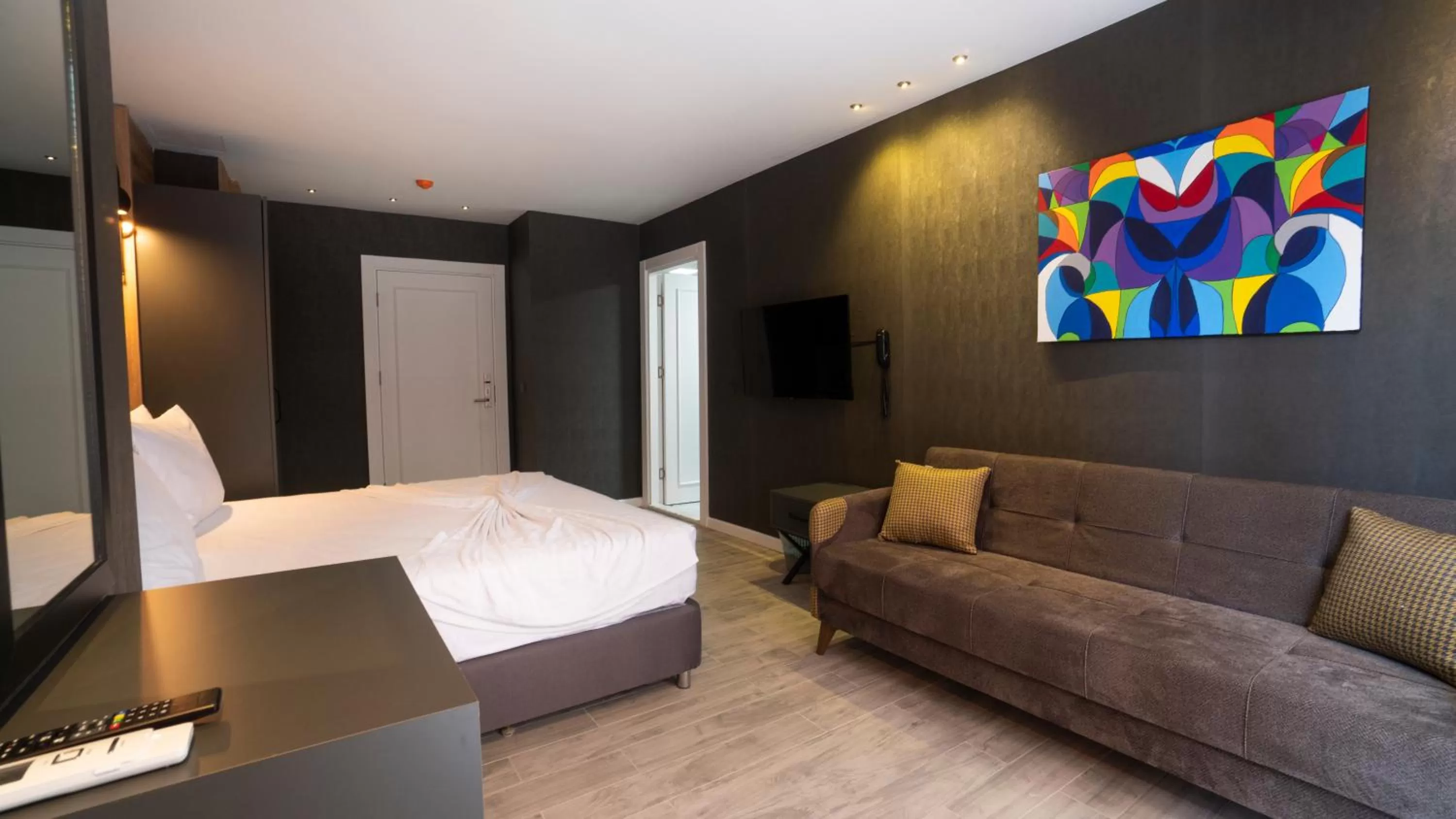 Photo of the whole room, Seating Area in Estera Hotel Silent