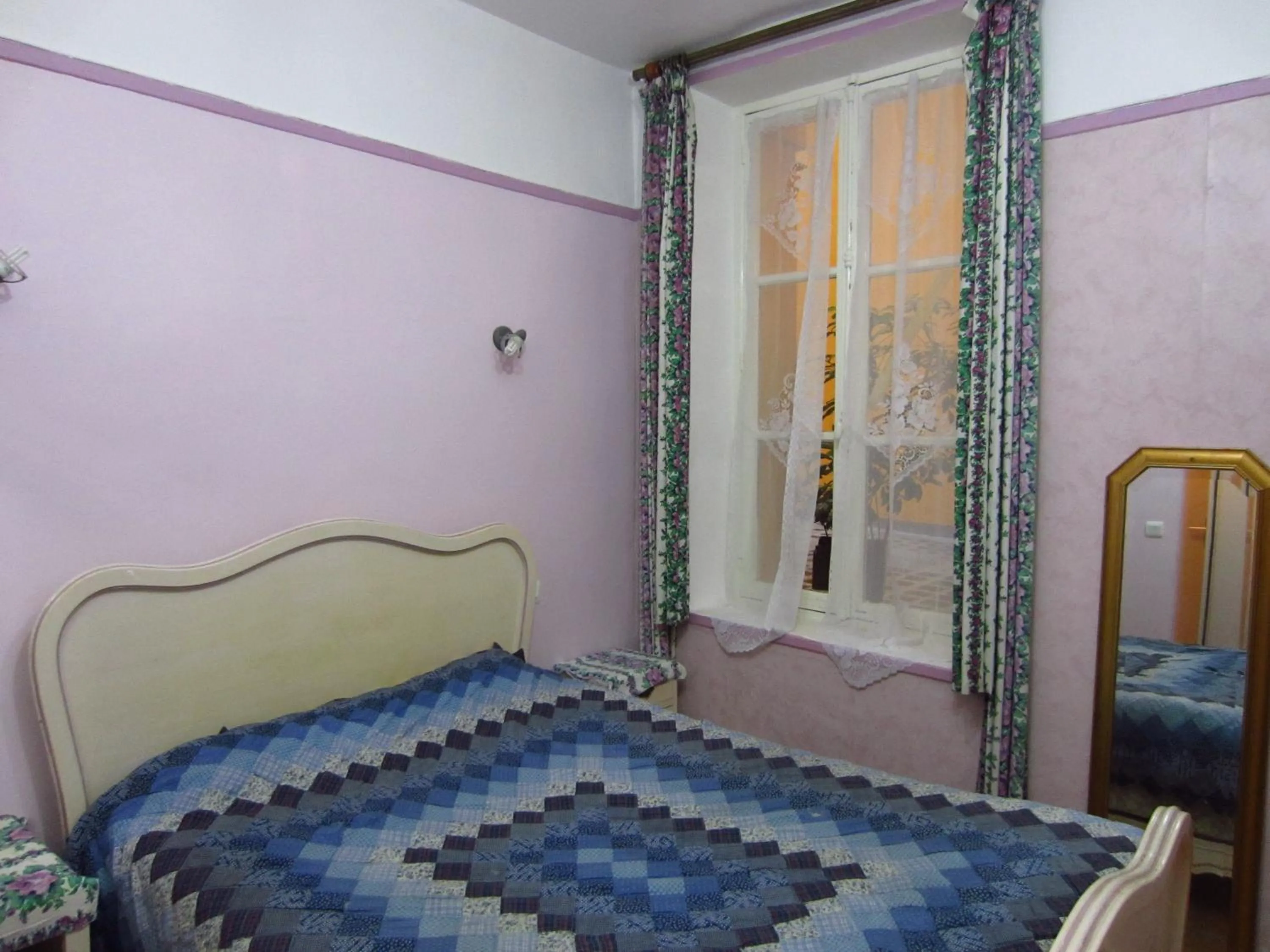 Bed in Hotel d'Orléans Paris Gare de l'Est