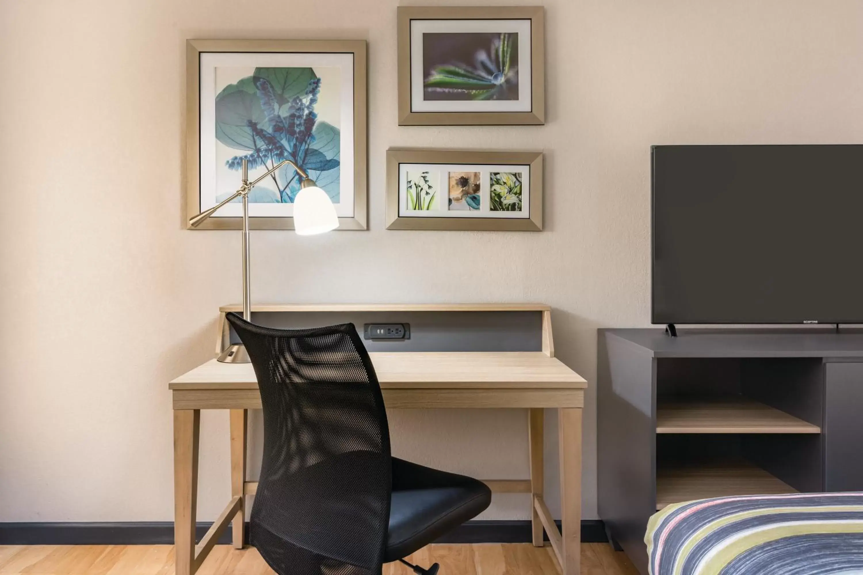 Queen Room - Non-Smoking in Country Inn & Suites by Radisson, Nashville, TN Queen Room - Non-Smoking in Country Inn & Suites by Radisson, Nashville, TN