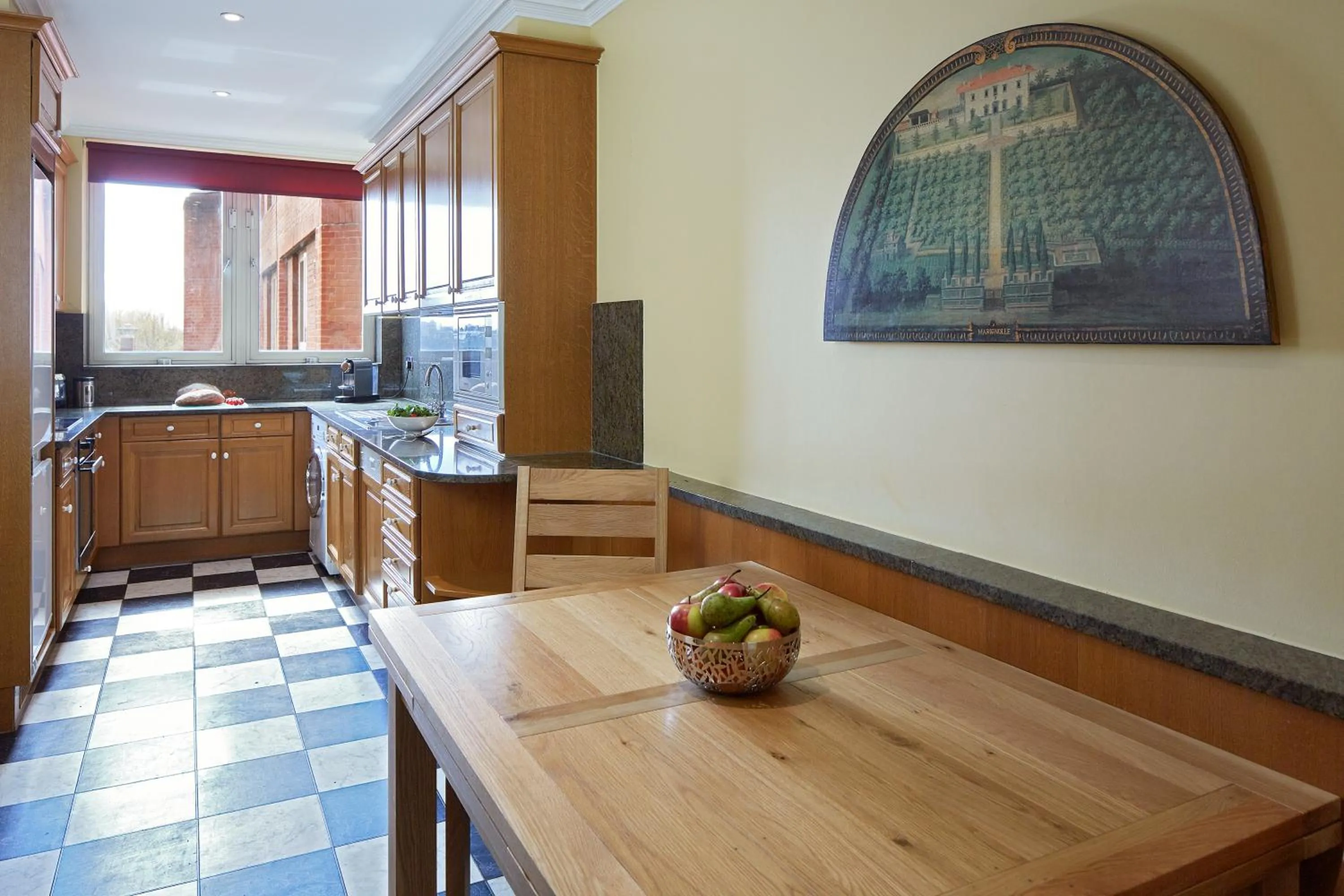 Kitchen or kitchenette in Cheval Thorney Court at Hyde Park