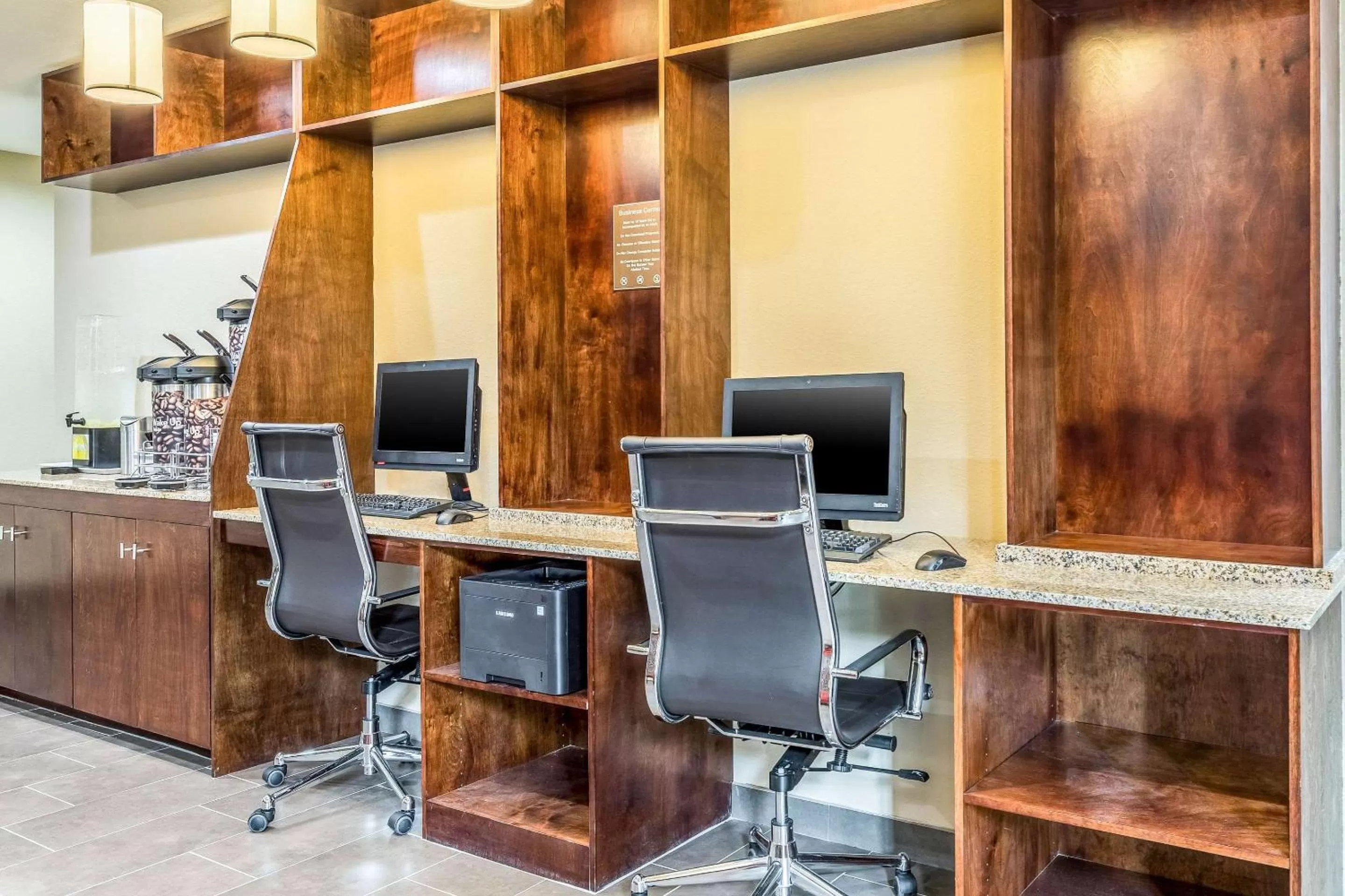 Restaurant/places to eat in Comfort Suites