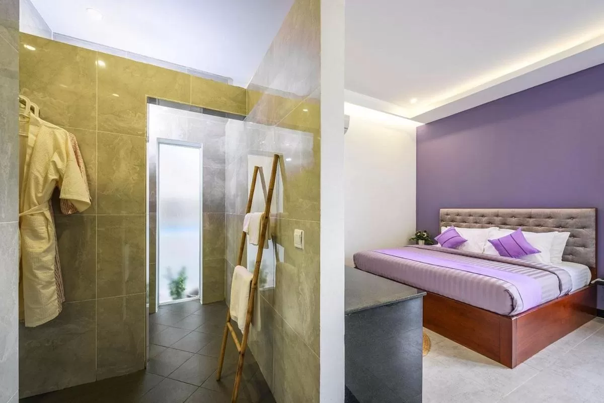 Shower, Bed in Flex Urban Family Villa Hotel