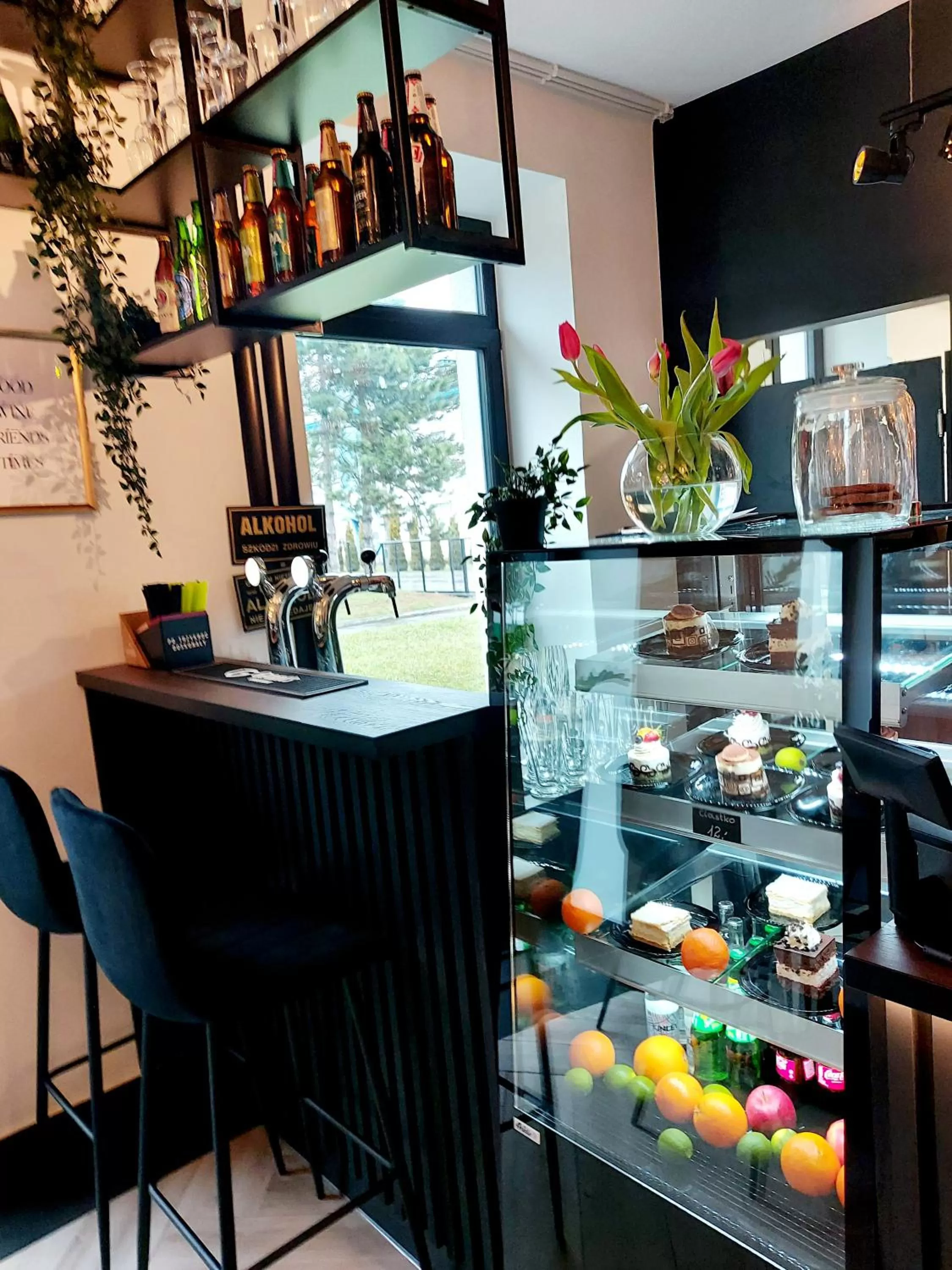 Restaurant/places to eat in VANTA Business Center