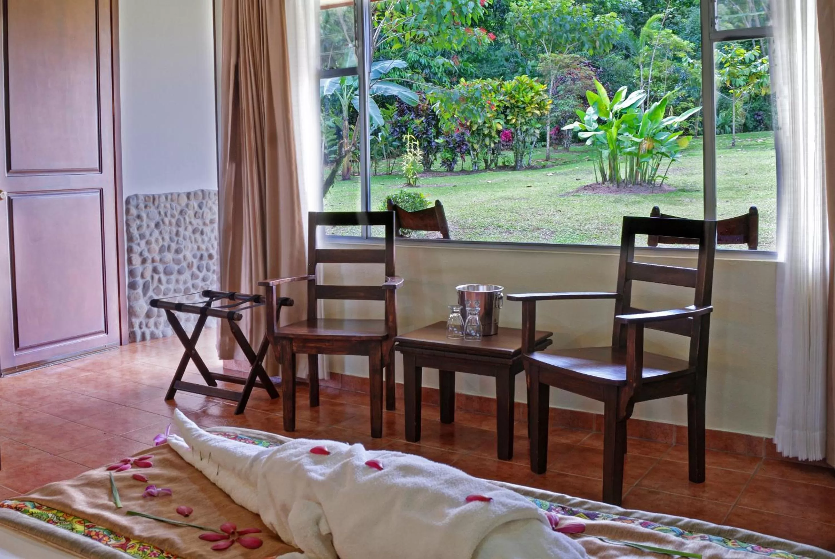 Seating area in Volcano Lodge, Hotel & Thermal Experience