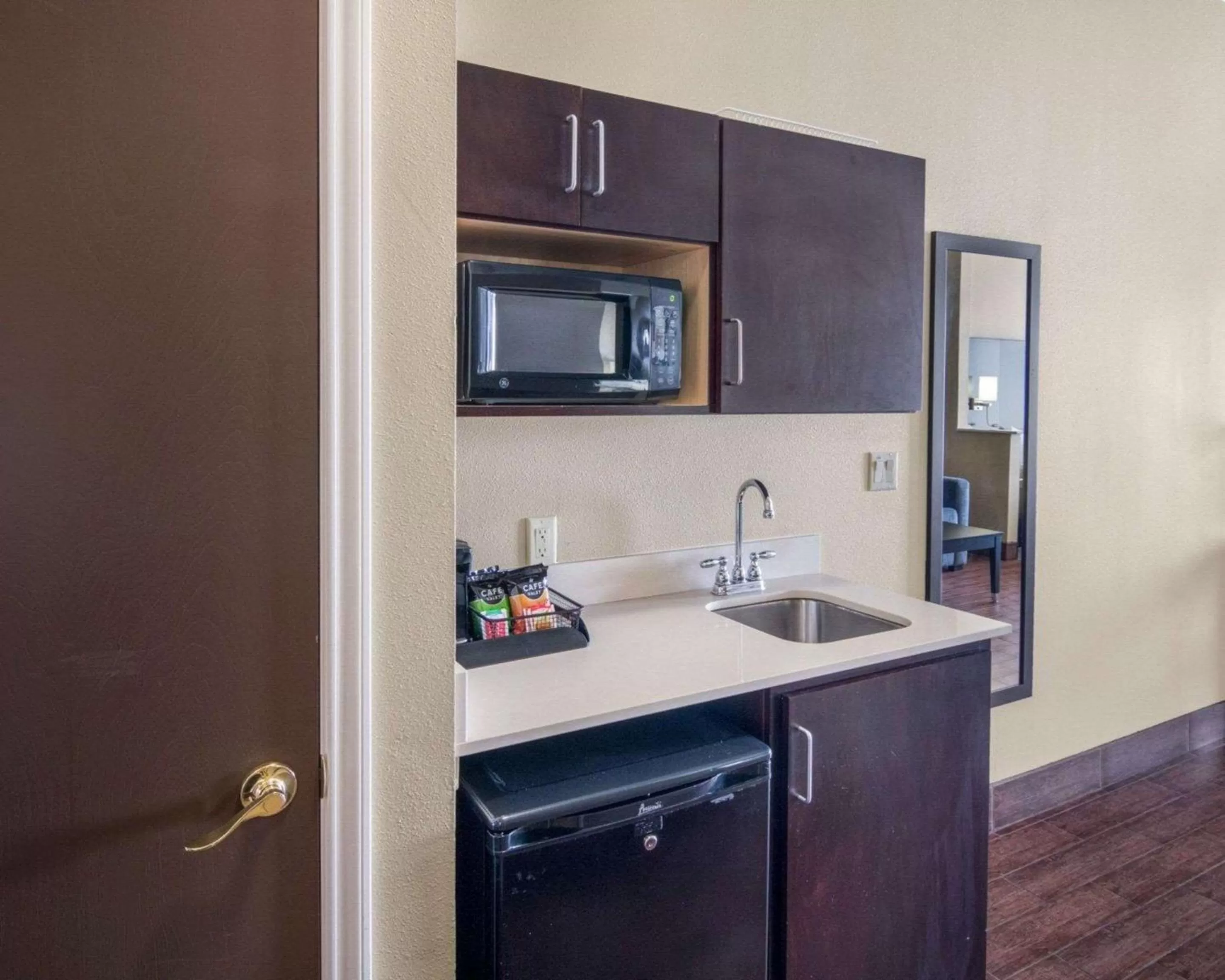 Coffee/tea facilities in Comfort Suites Odessa near University