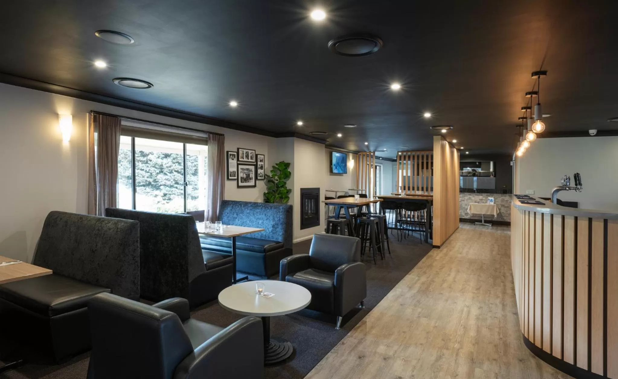 Restaurant/places to eat in Zig Zag Motel & Apartments