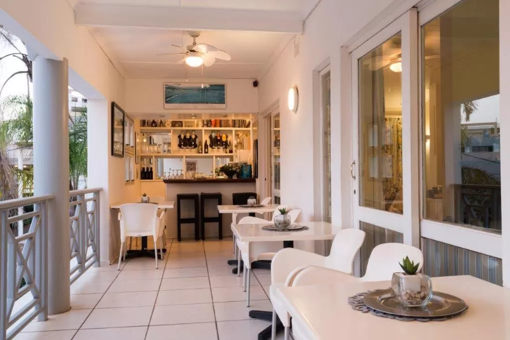 Lounge or bar, Restaurant/Places to Eat in Flamingo Rocks