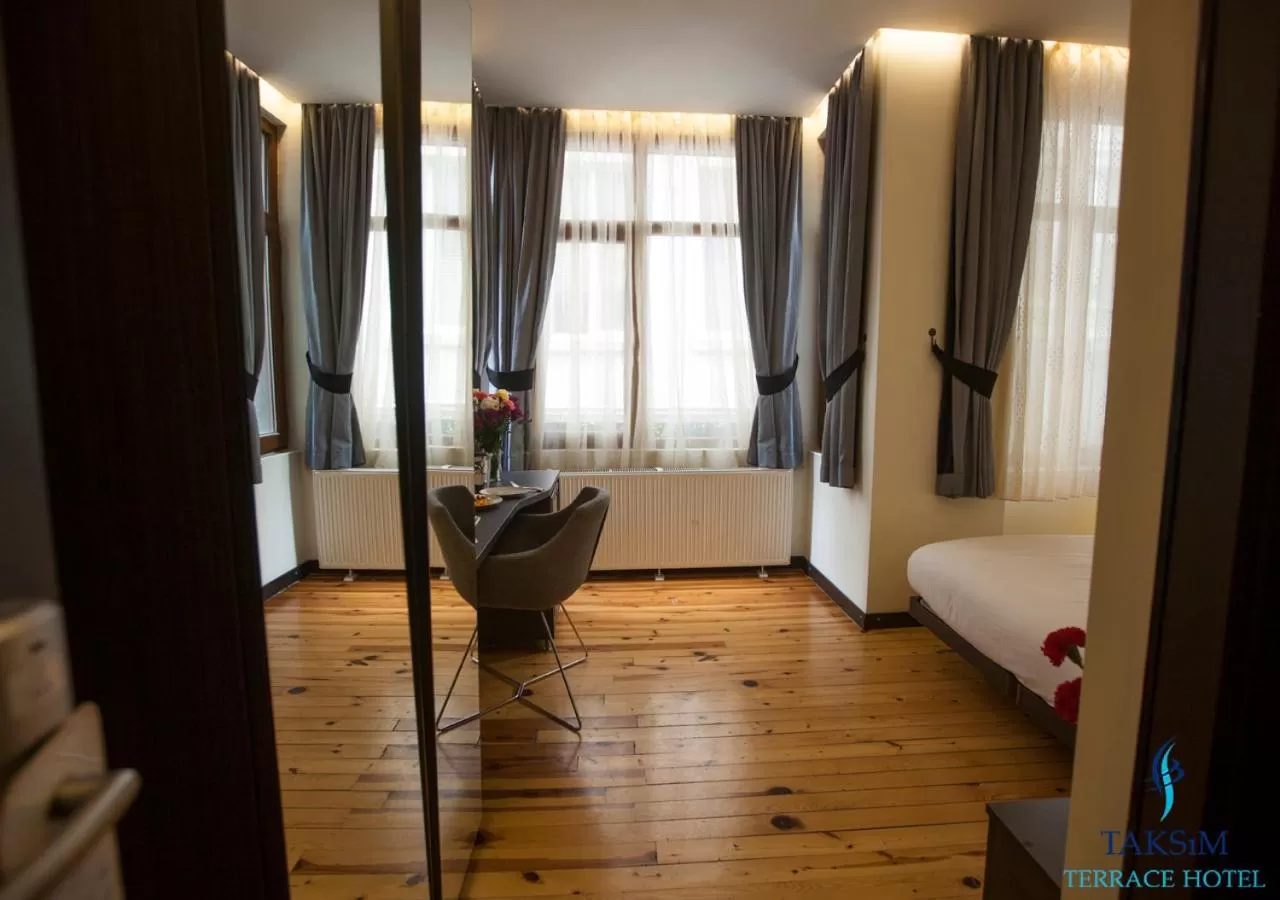 Living room, Dining Area in Taksim Terrace Hotel