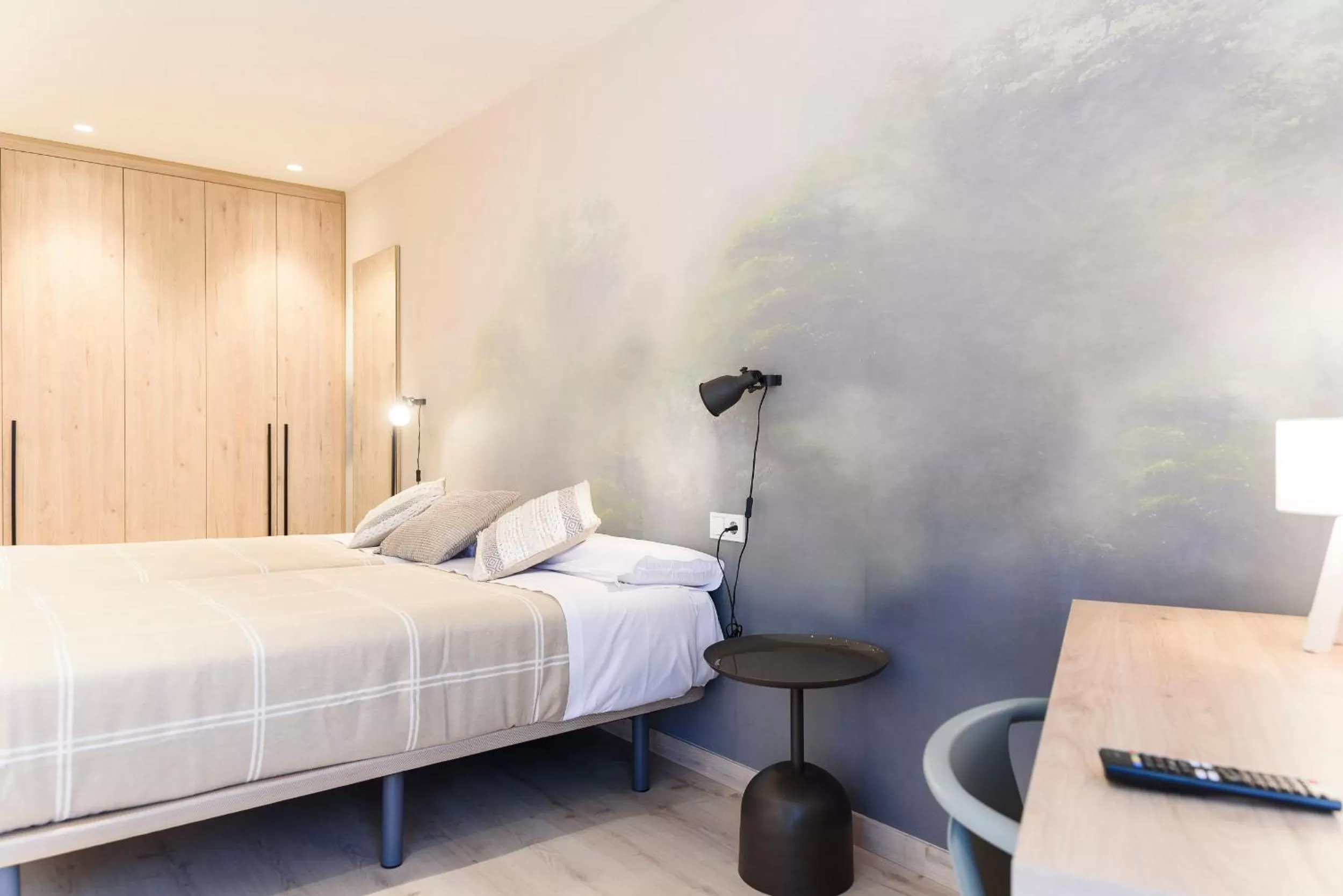 Bedroom, Bed in APARTHOTEL SALBURUA