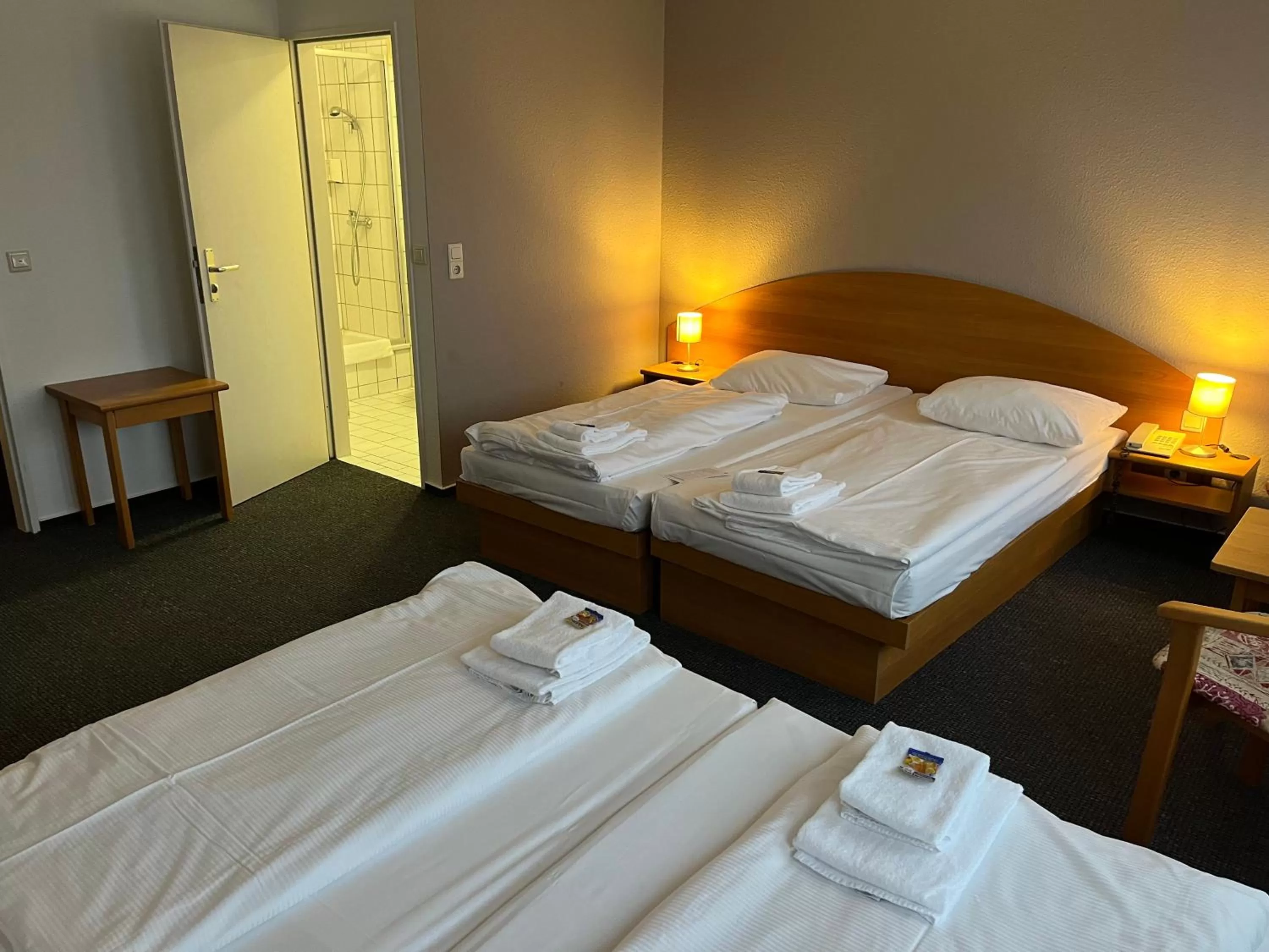 Photo of the whole room, Bed in astral'Inn Leipzig Hotel & Restaurant